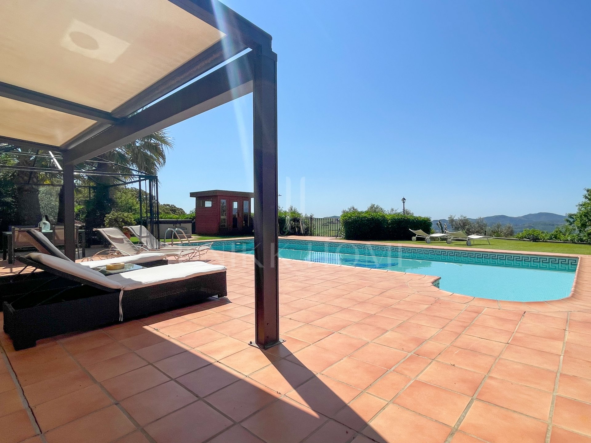 Espectacular villa en Villanueva de la concepcion con impresionantes vistas y piscina