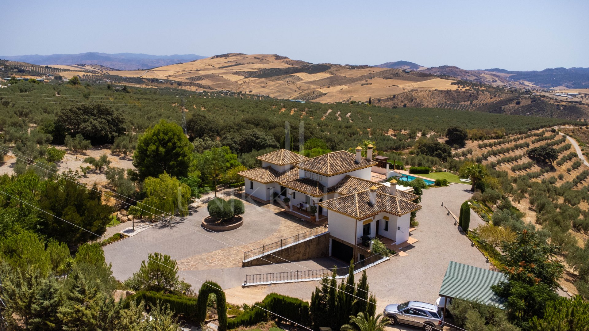 Espectacular villa en Villanueva de la concepcion con impresionantes vistas y piscina