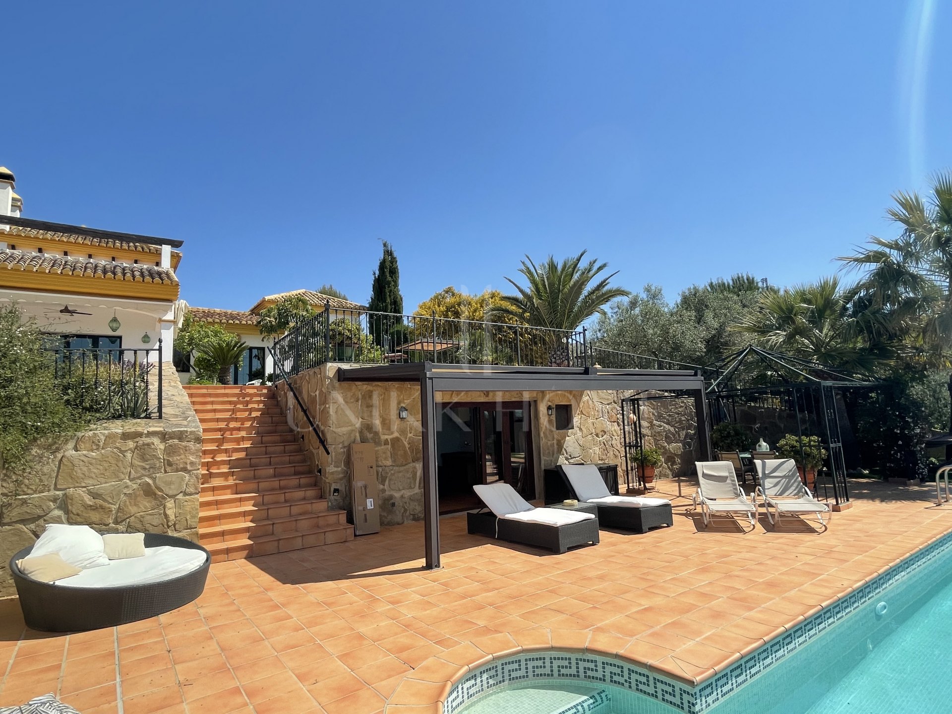 Espectacular villa en Villanueva de la concepcion con impresionantes vistas y piscina