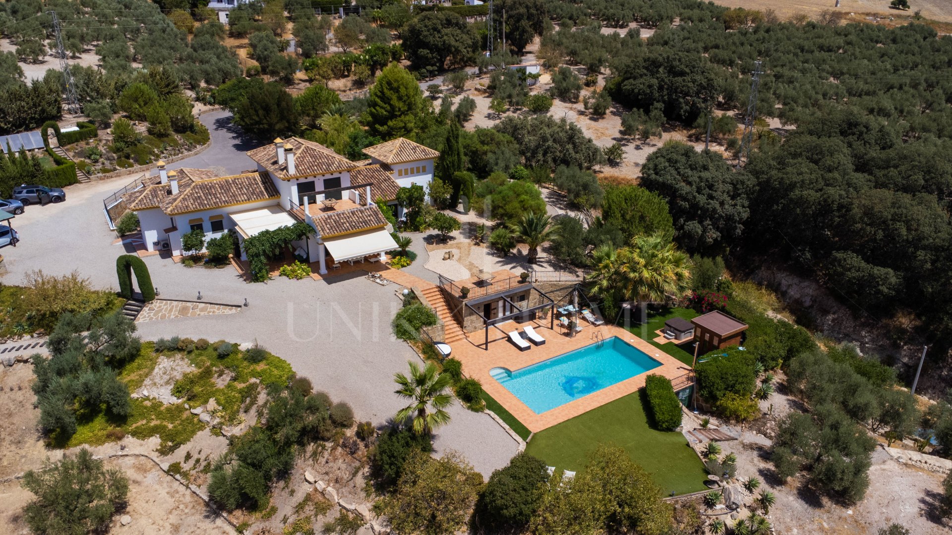 Espectacular villa en Villanueva de la concepcion con impresionantes vistas y piscina