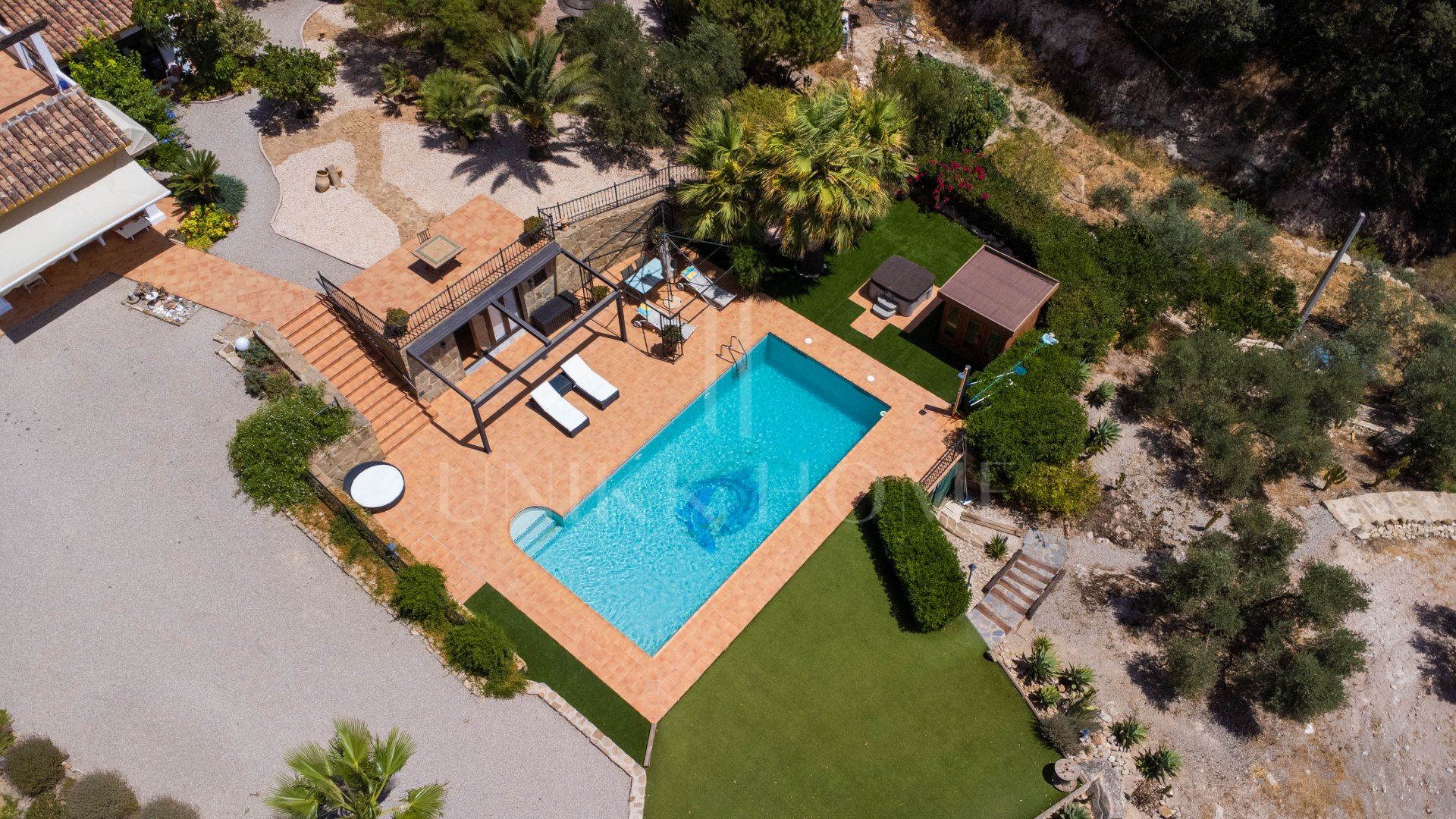 Espectacular villa en Villanueva de la concepcion con impresionantes vistas y piscina