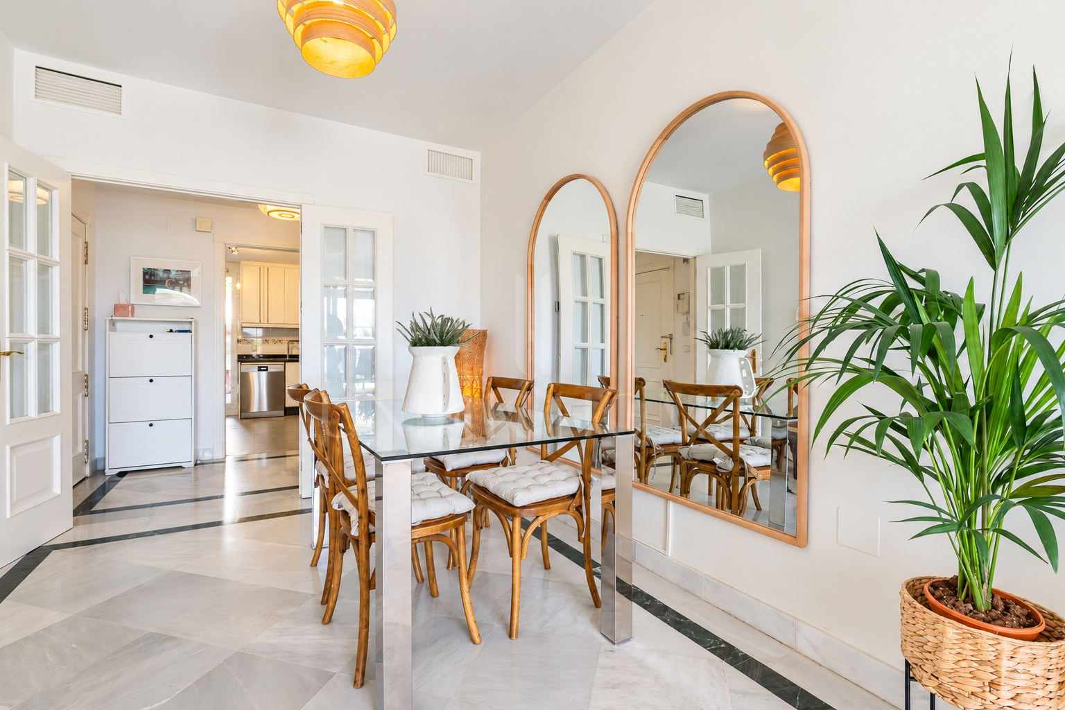 ALOHA MIRASIERRA — La elegancia contemporánea y las terrazas privadas en Nueva Andalucía Marbella