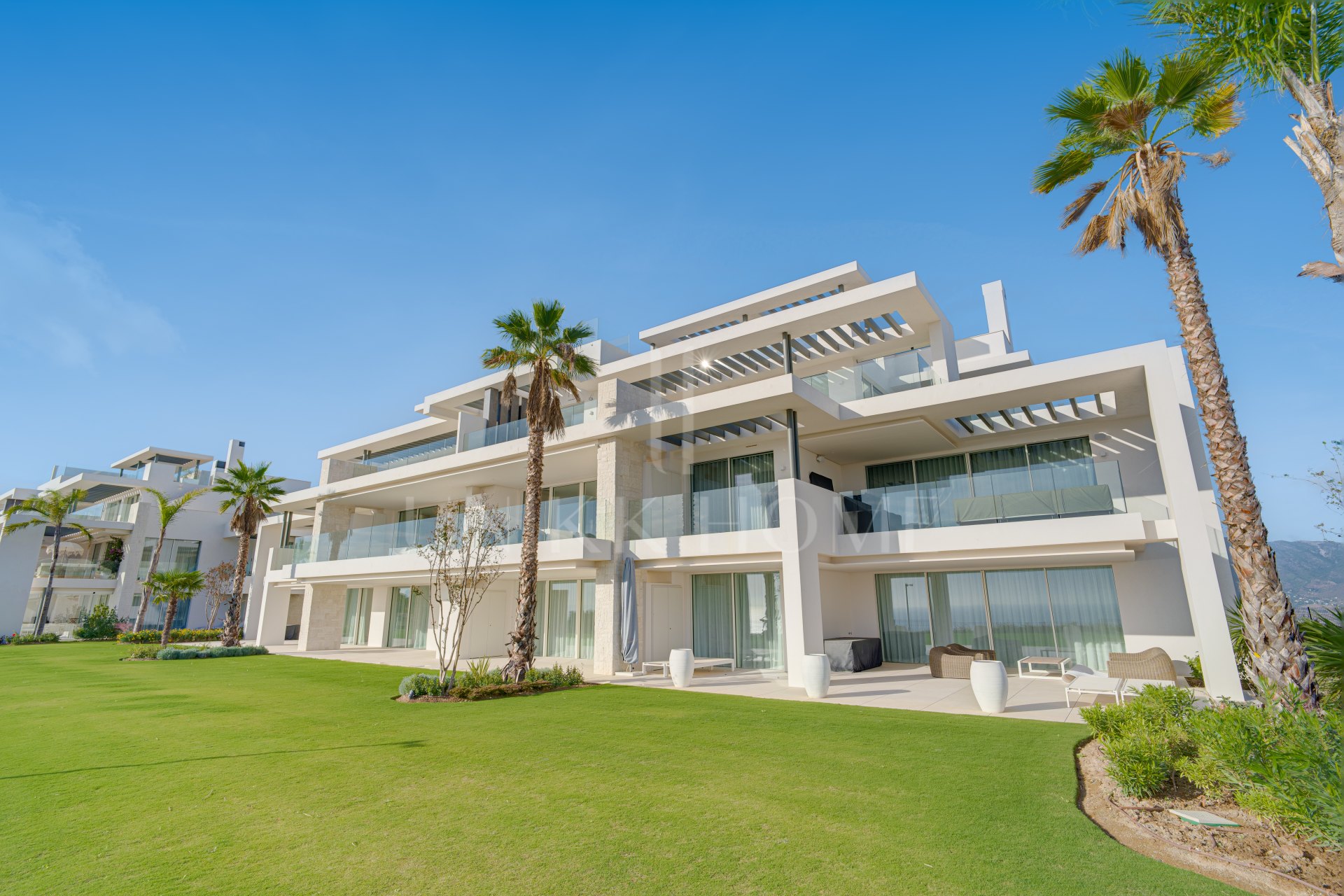 Elegante y nuevo apartamento de dos dormitorios situado en la exclusiva comunidad cerrada de Ocean View Marbella en La Mairena