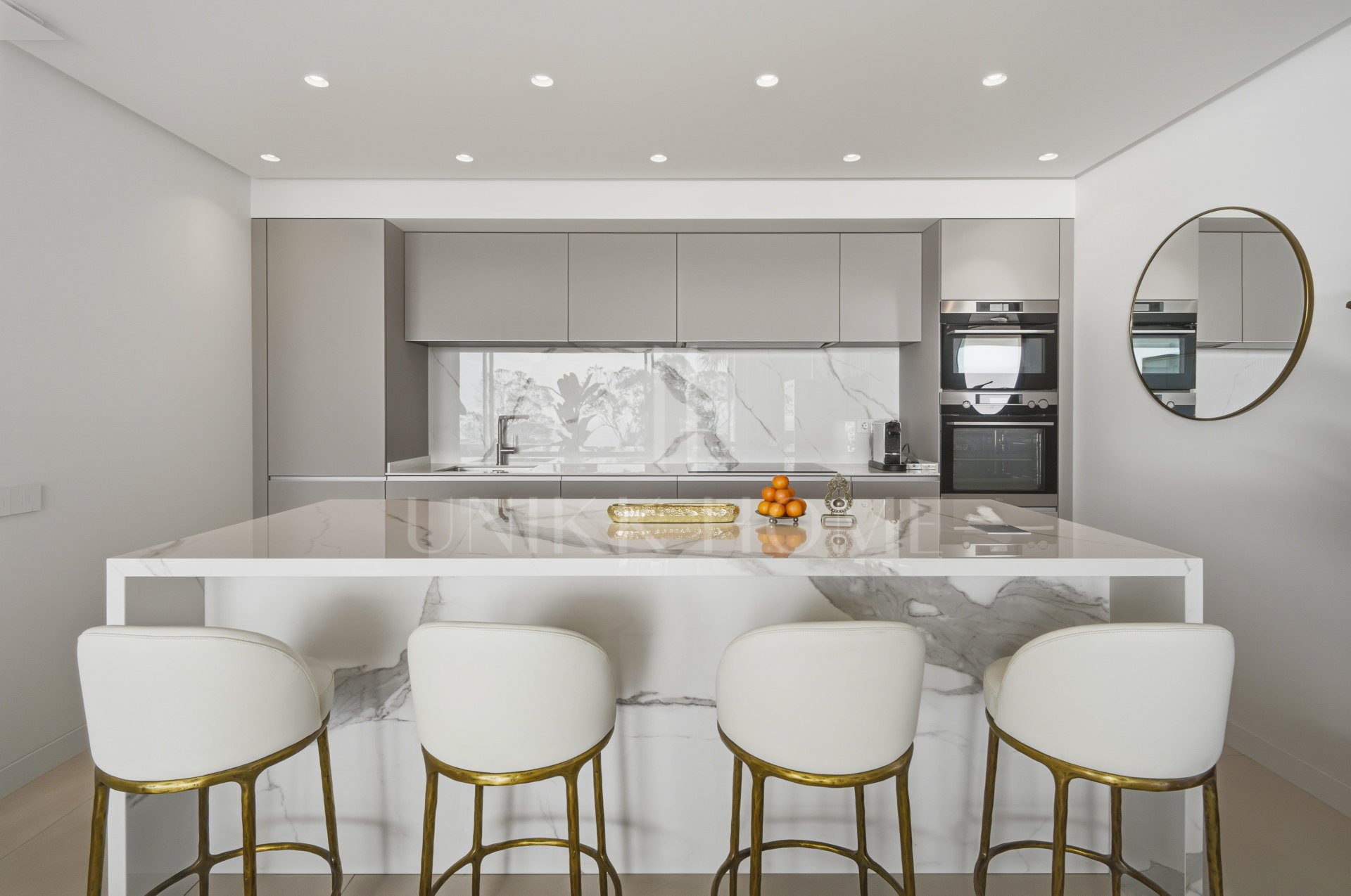 Elegante y nuevo apartamento de dos dormitorios situado en la exclusiva comunidad cerrada de Ocean View Marbella en La Mairena