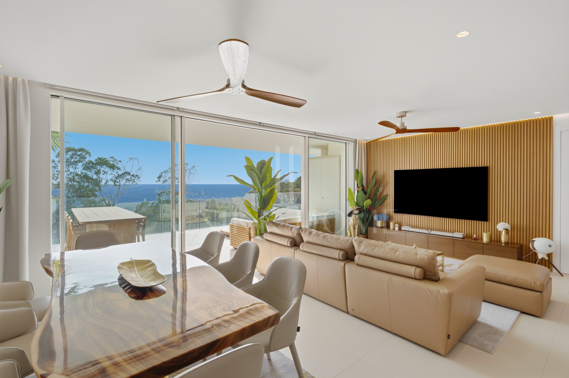Elegante y nuevo apartamento de dos dormitorios situado en la exclusiva comunidad cerrada de Ocean View Marbella en La Mairena