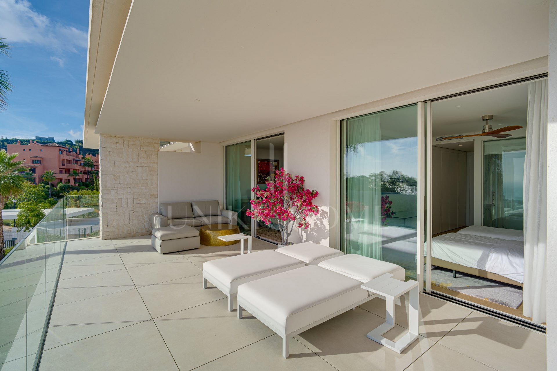 Elegante y nuevo apartamento de dos dormitorios situado en la exclusiva comunidad cerrada de Ocean View Marbella en La Mairena
