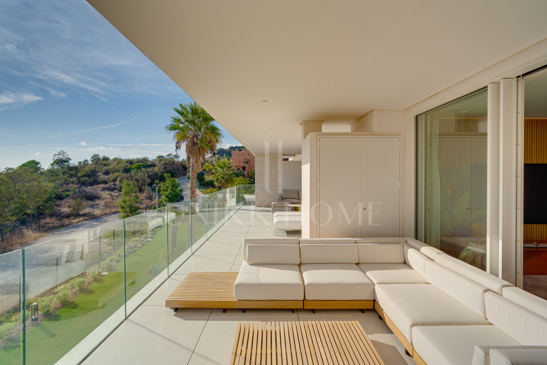 Elegante y nuevo apartamento de dos dormitorios situado en la exclusiva comunidad cerrada de Ocean View Marbella en La Mairena