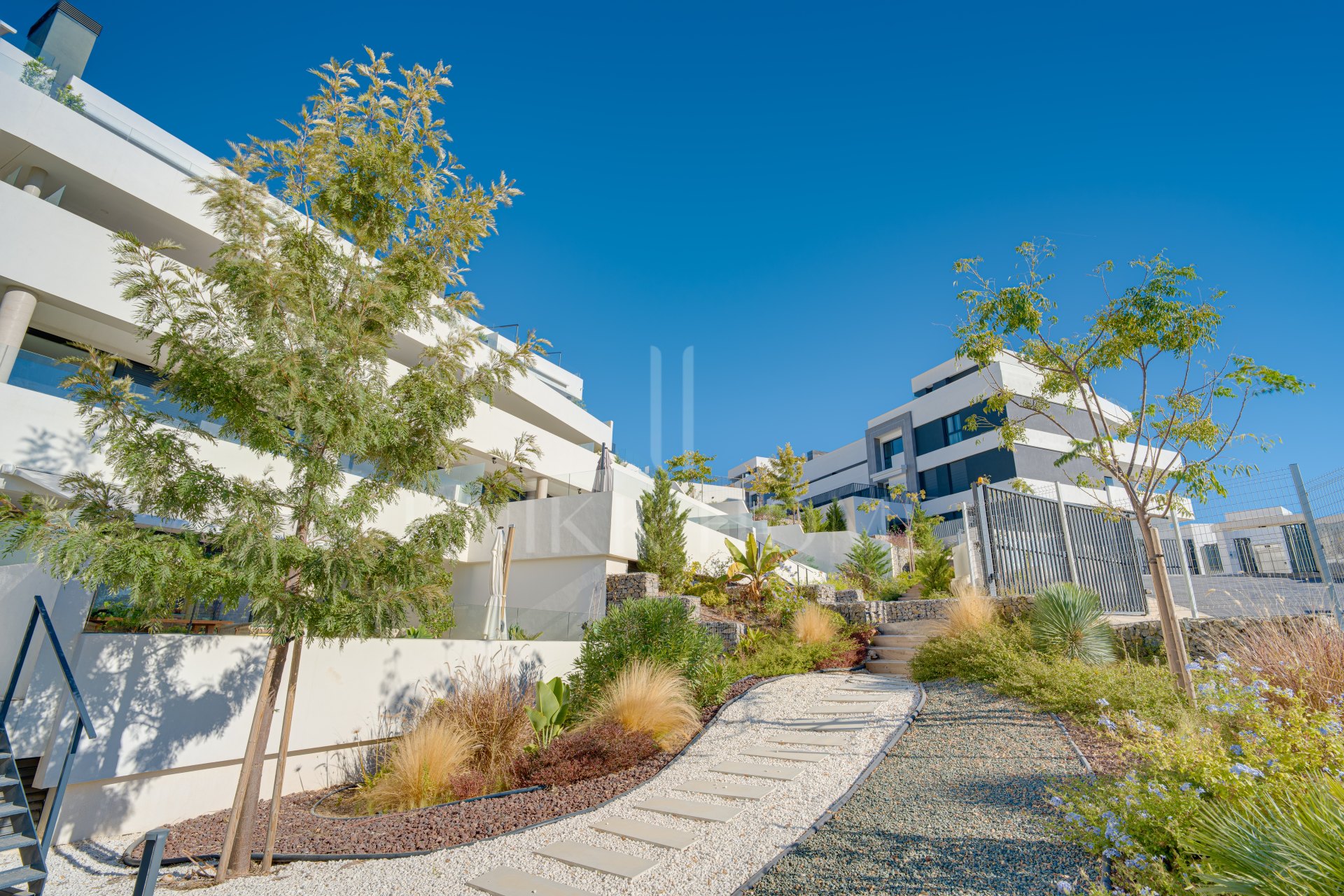 Beautifully designed, two-bedroom ground-floor apartment located in the sought-after Medblue community of Altos de Los Monteros, Marbella