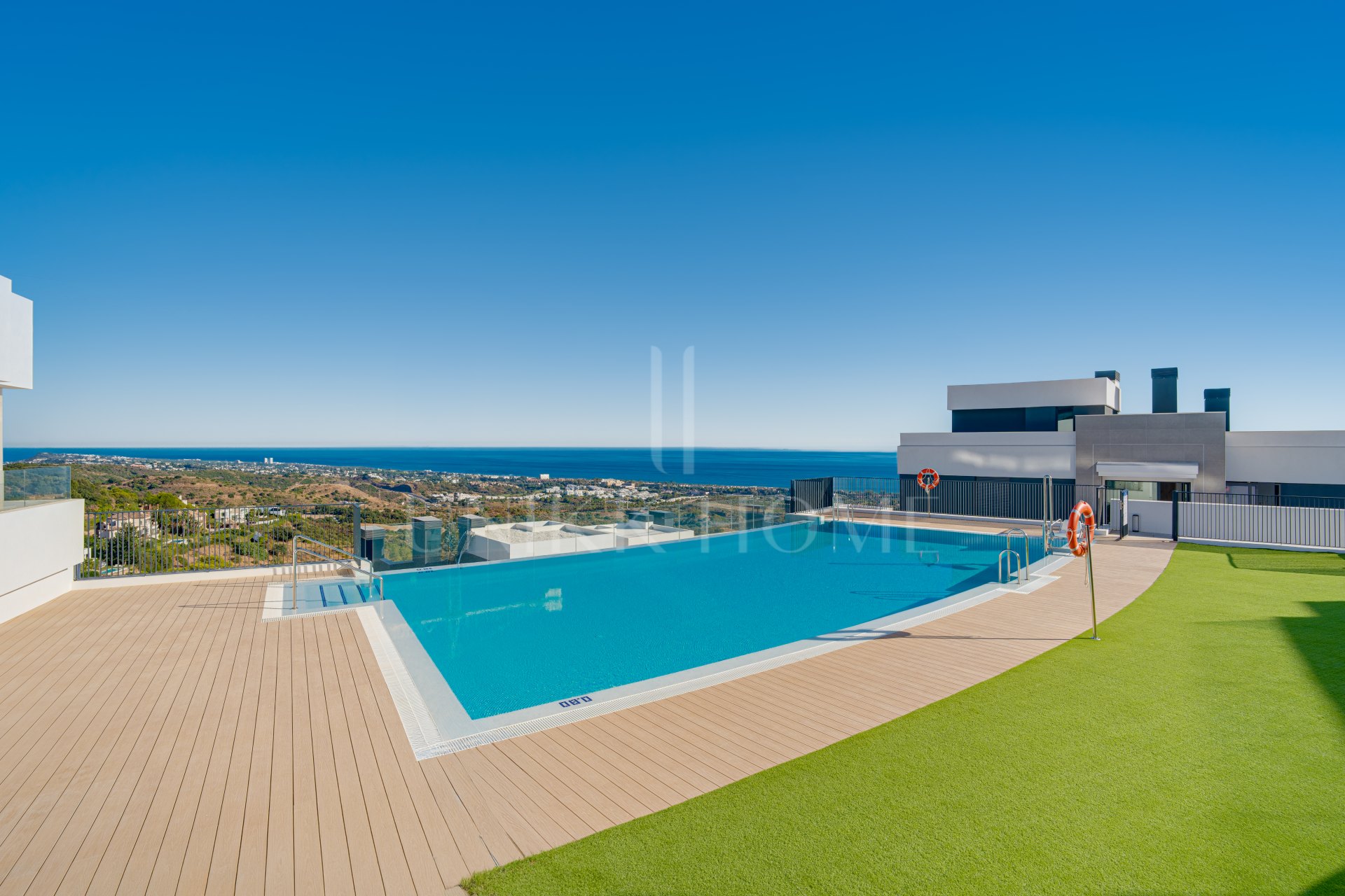 Beautifully designed, two-bedroom ground-floor apartment located in the sought-after Medblue community of Altos de Los Monteros, Marbella