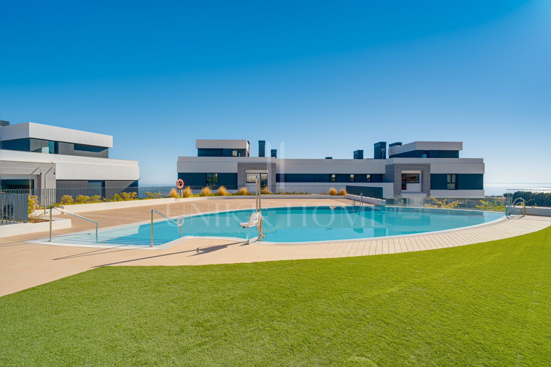 Beautifully designed, two-bedroom ground-floor apartment located in the sought-after Medblue community of Altos de Los Monteros, Marbella