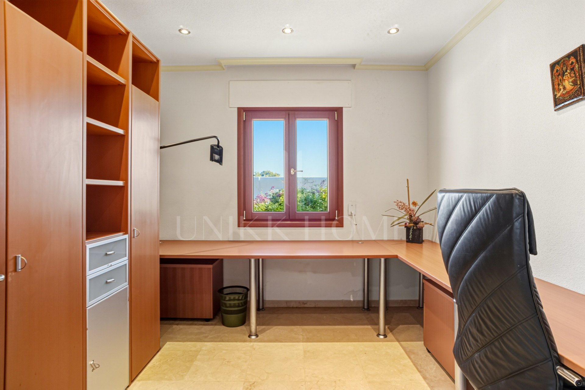 Elegante villa de cinco habitaciones situada en la Nueva Milla de Oro en Estepona, a pocos pasos de la playa