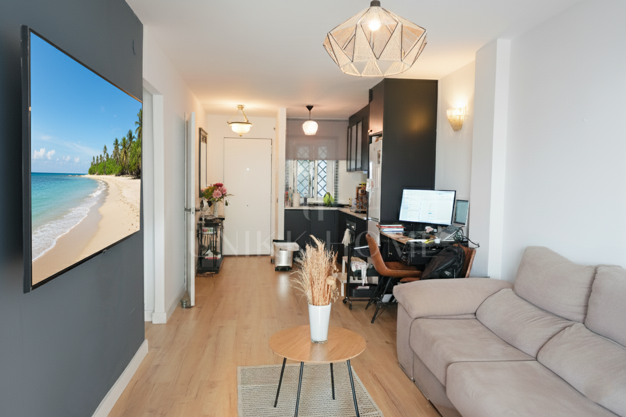 Luminoso apartamento con orientación sur, recientemente renovado en dos dormitorios situado en la comunidad de playa de Artola Baja, Marbella