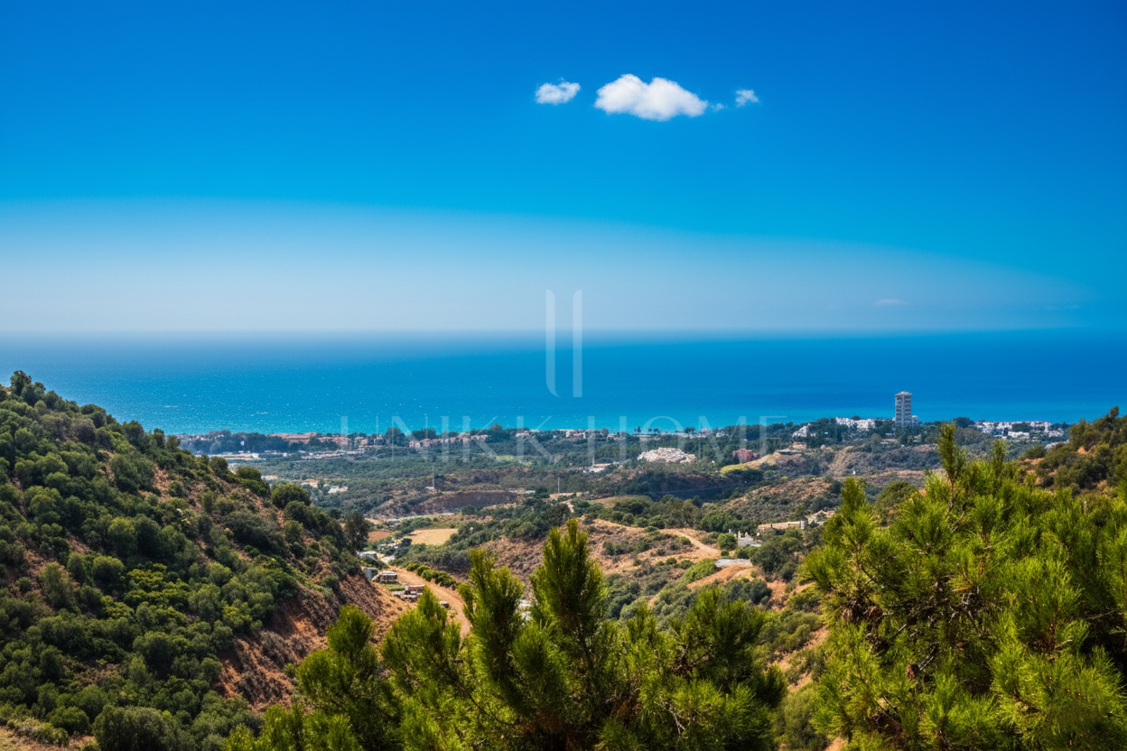 Elegante y moderno apartamento de dos dormitorios en el exclusivo Samara Resort en Marbella con impresionantes vistas panorámicas al mar