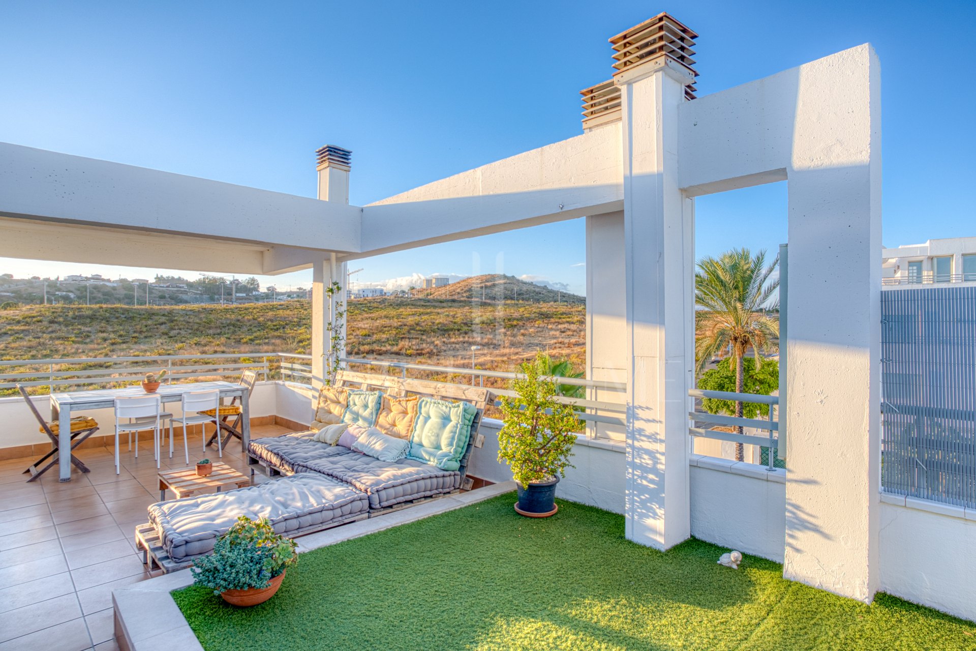 Beautiful west-facing duplex penthouse with solarium and panoramic views in La Cala Golf Resort, Mijas Costa