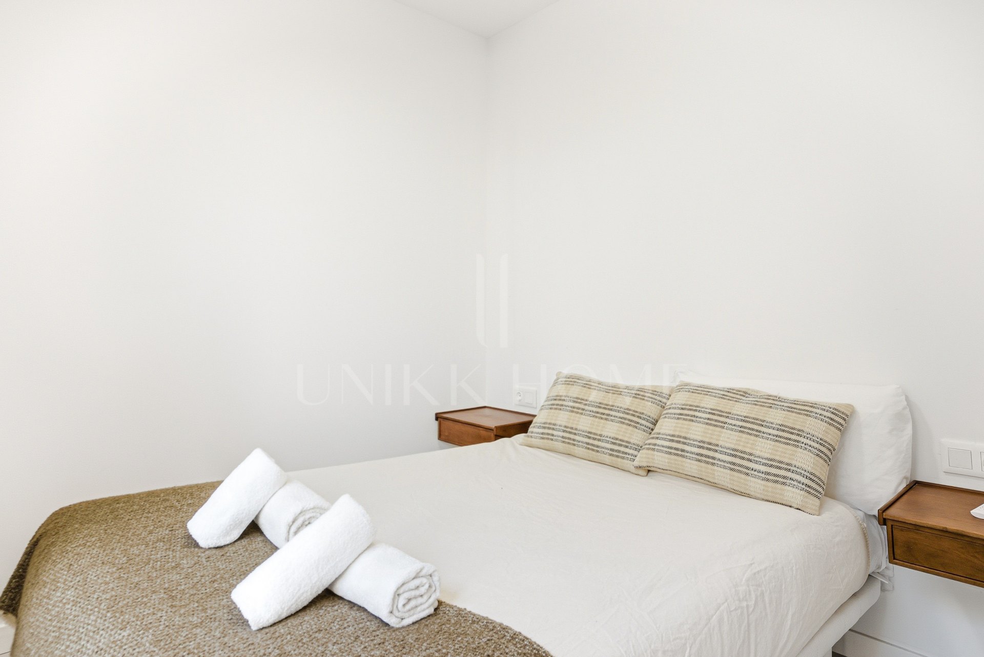 Impresionante casa adosada de cinco dormitorios, situada en la comunidad cerrada de Urb. Riviera Beach en Cancelada