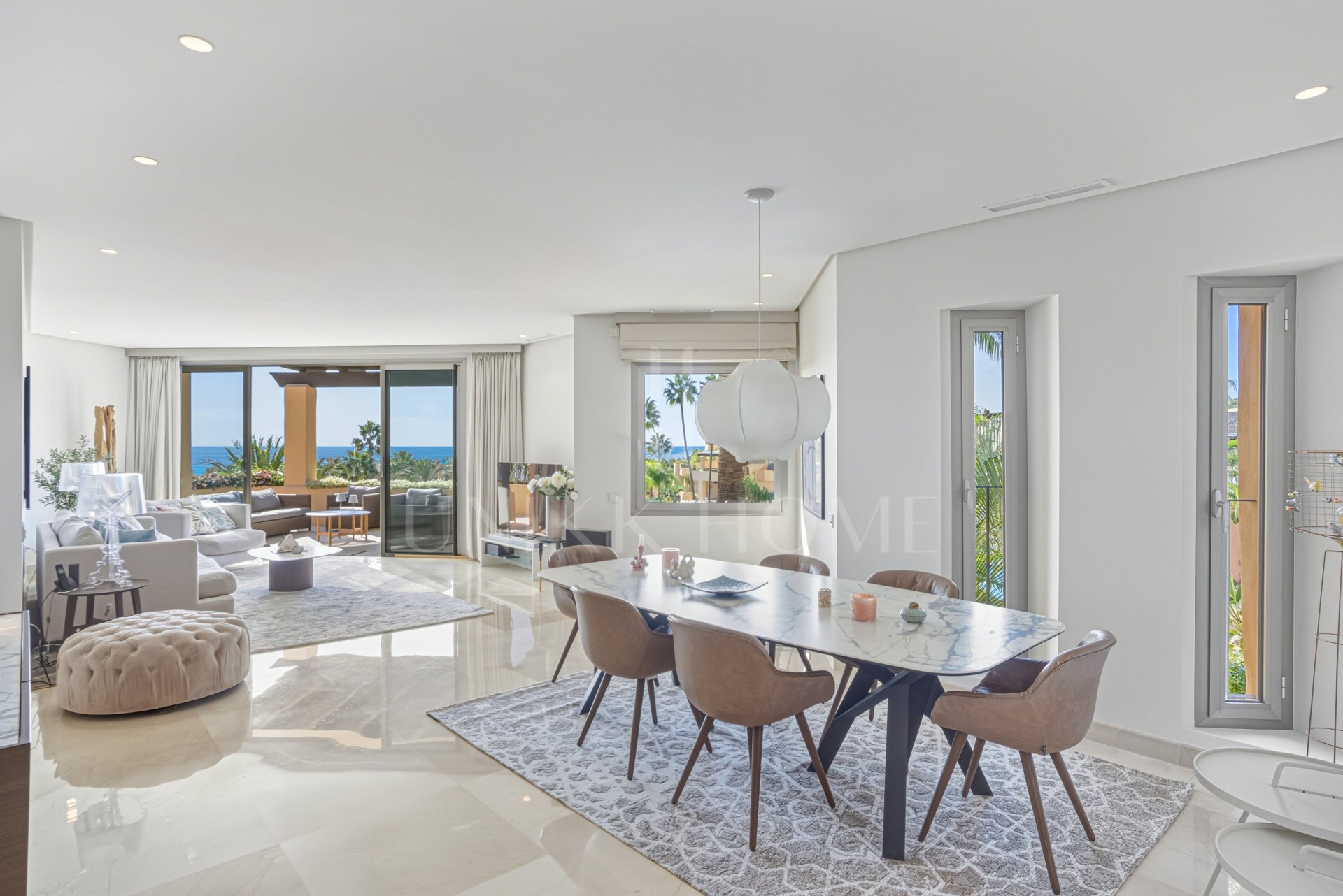 Beautiful, south-west facing, two bedroom penthouse located in the prestigious Mansion Club, Marbella