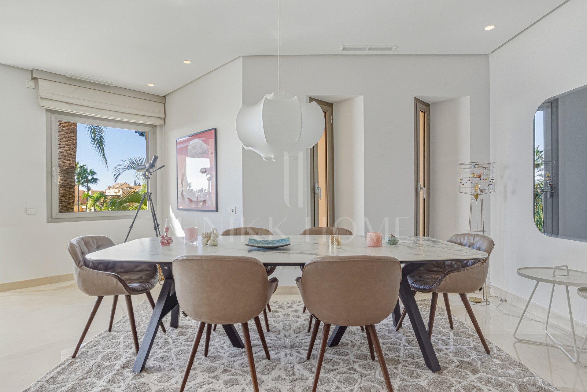 Beautiful, south-west facing, two bedroom penthouse located in the prestigious Mansion Club, Marbella