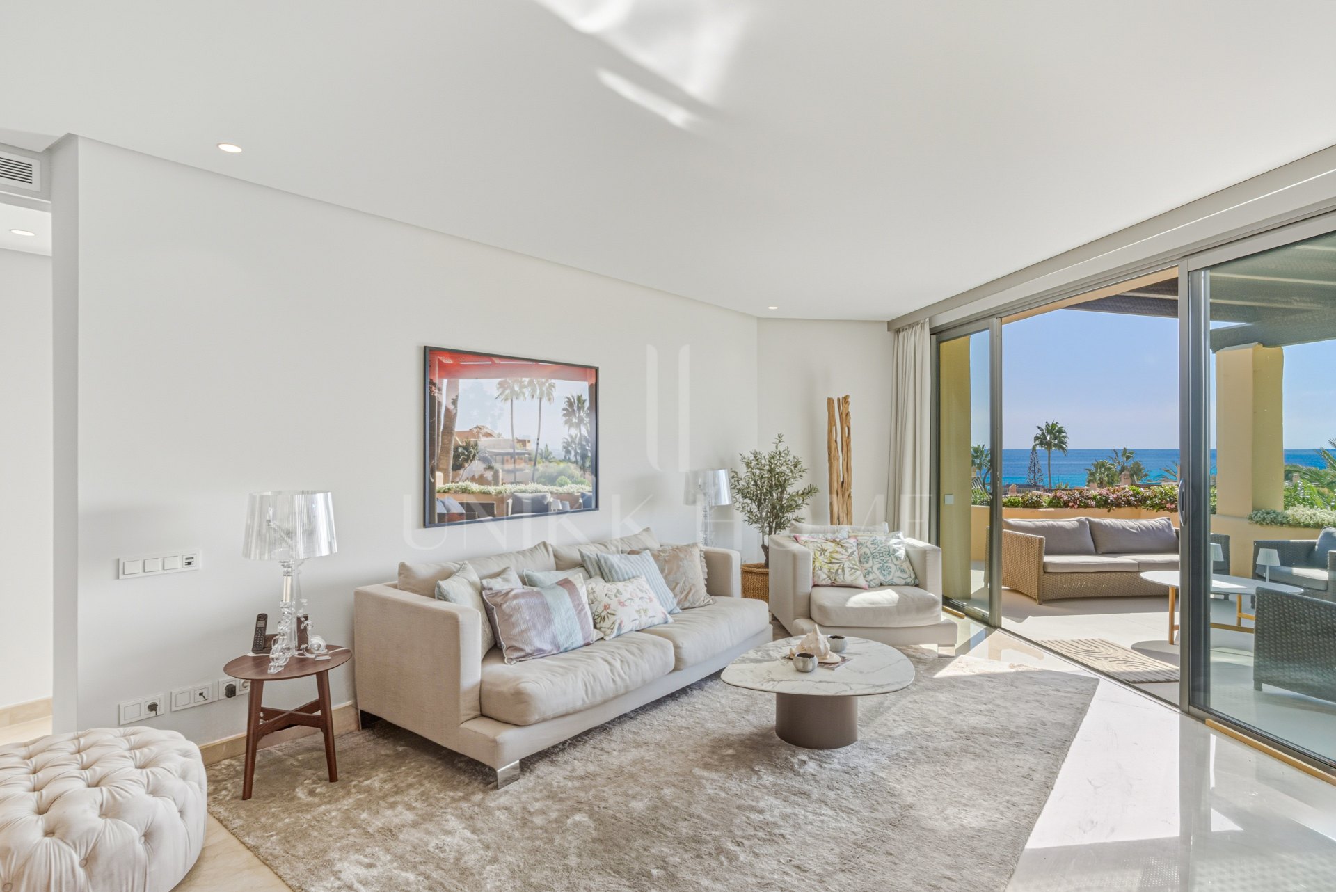 Beautiful, south-west facing, two bedroom penthouse located in the prestigious Mansion Club, Marbella