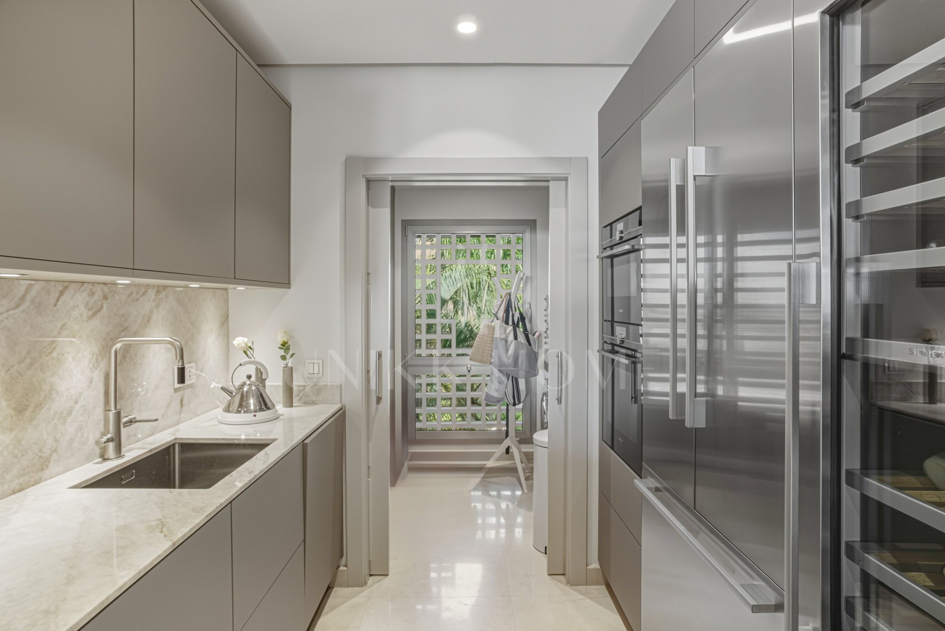 Beautiful, south-west facing, two bedroom penthouse located in the prestigious Mansion Club, Marbella