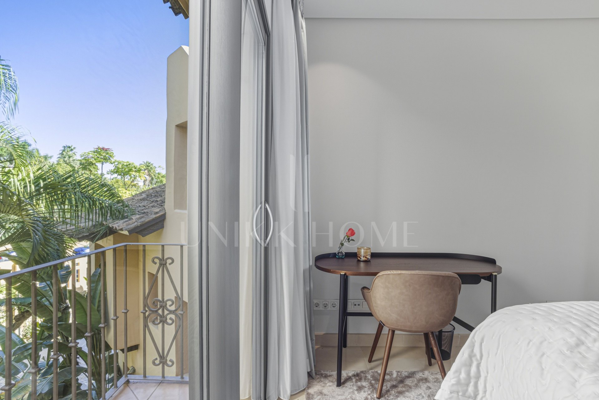 Beautiful, south-west facing, two bedroom penthouse located in the prestigious Mansion Club, Marbella