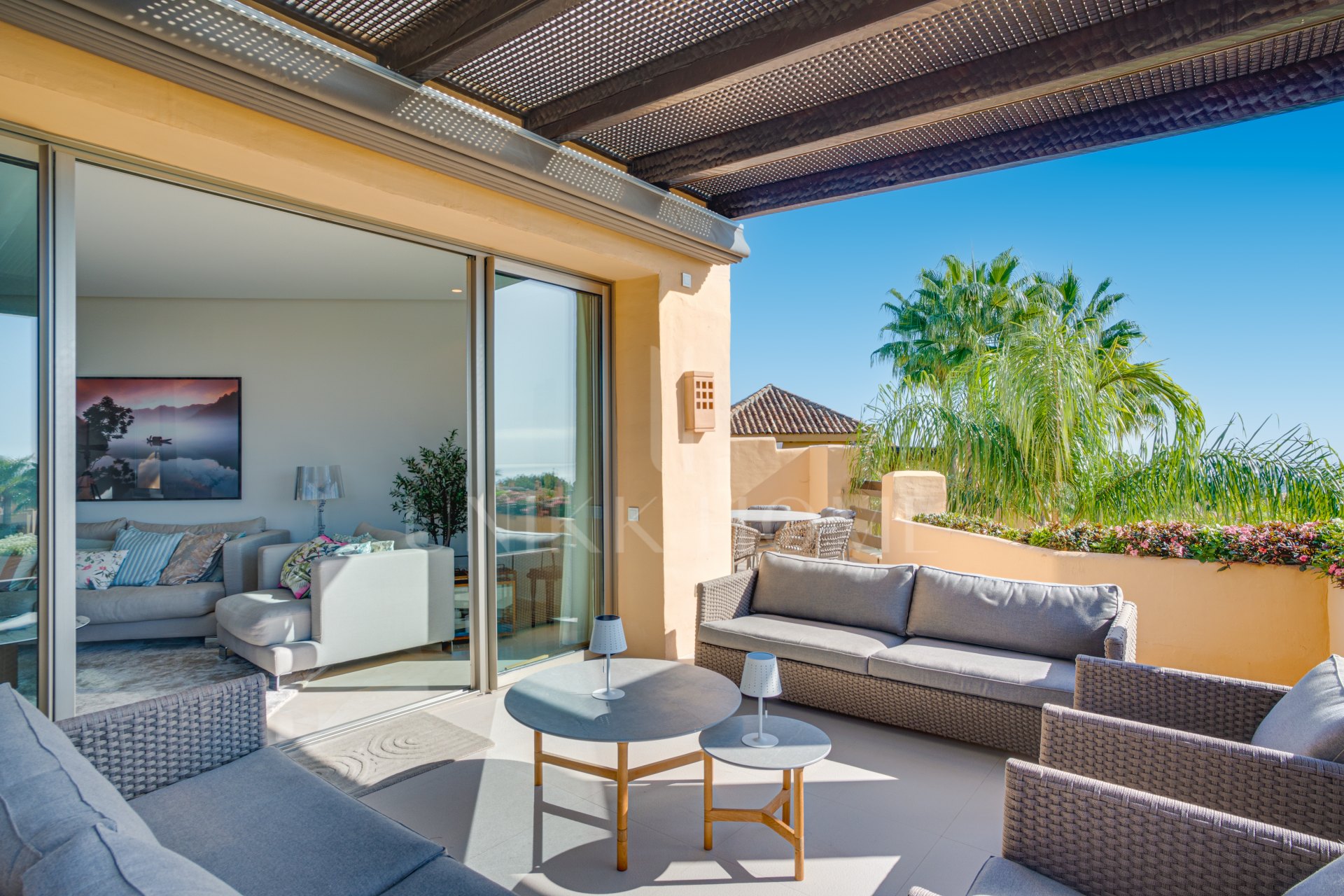 Beautiful, south-west facing, two bedroom penthouse located in the prestigious Mansion Club, Marbella