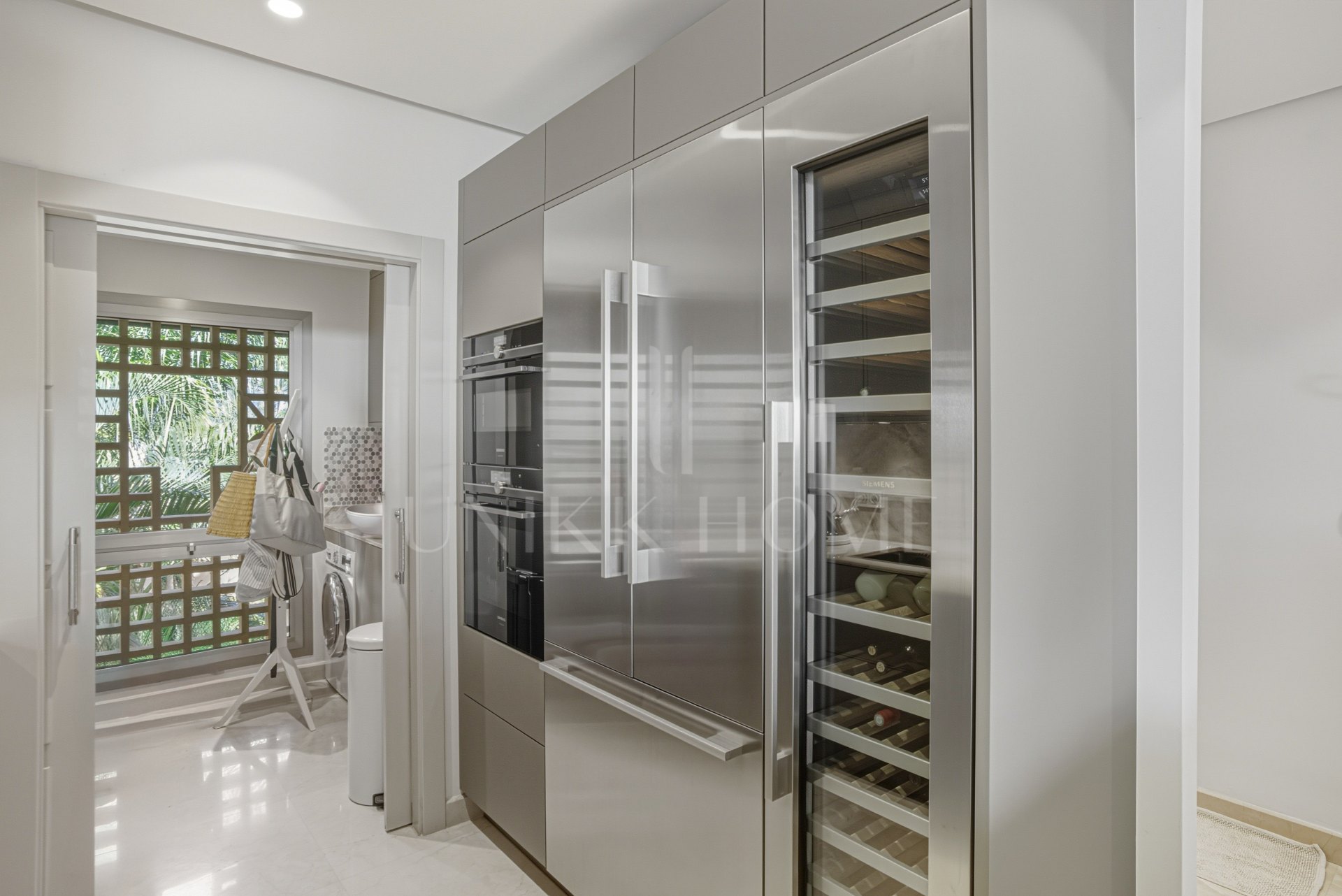 Beautiful, south-west facing, two bedroom penthouse located in the prestigious Mansion Club, Marbella