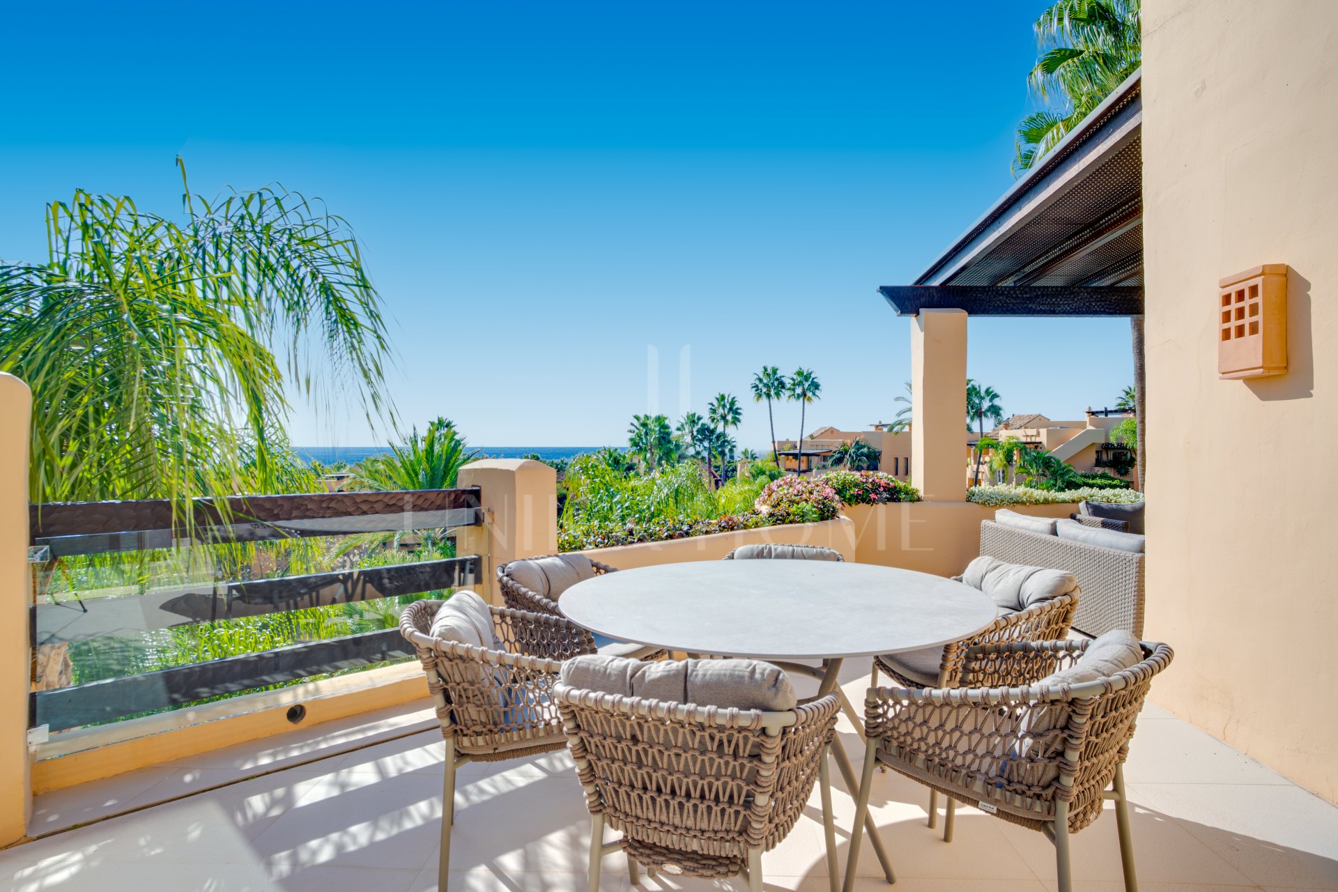 Beautiful, south-west facing, two bedroom penthouse located in the prestigious Mansion Club, Marbella