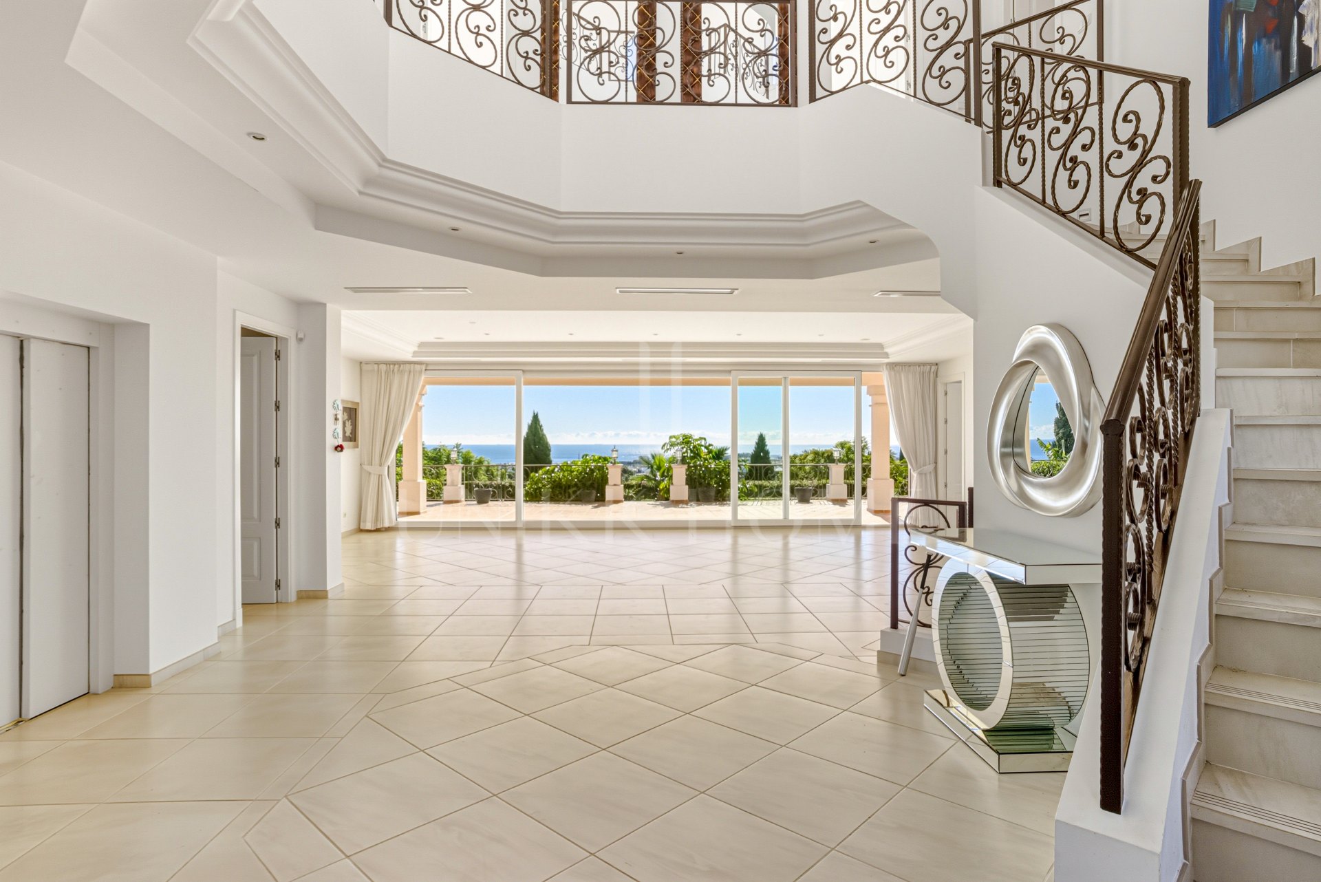 Exceptional eight bedroom, south-facing villa located in the prestigious gated community of Los Flamingos, Benahavis