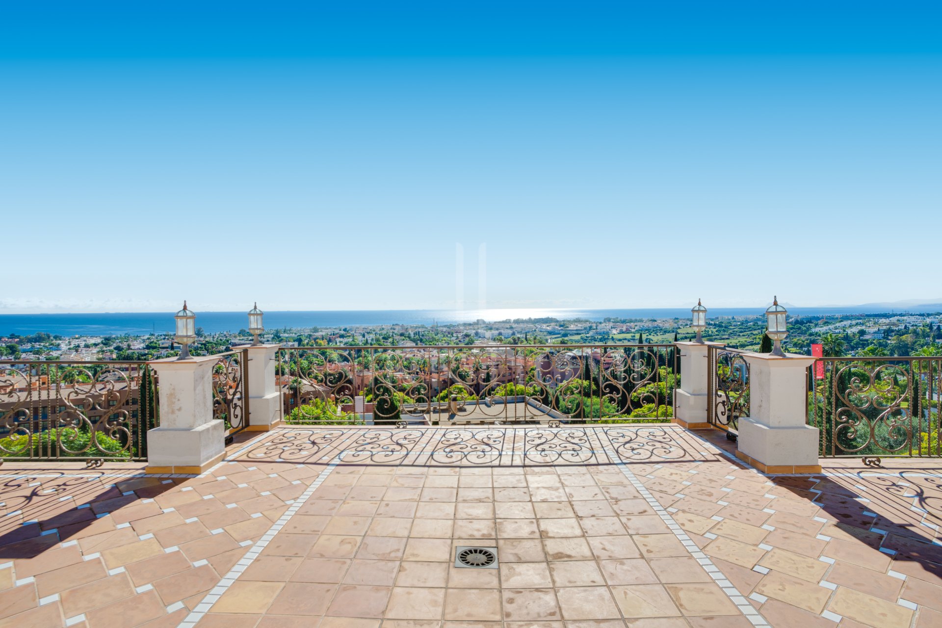 Exceptional eight bedroom, south-facing villa located in the prestigious gated community of Los Flamingos, Benahavis