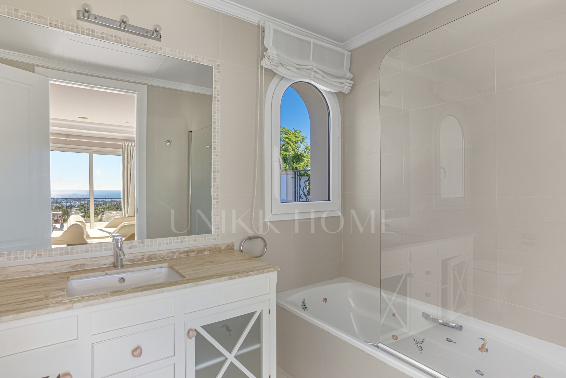 Exceptional eight bedroom, south-facing villa located in the prestigious gated community of Los Flamingos, Benahavis