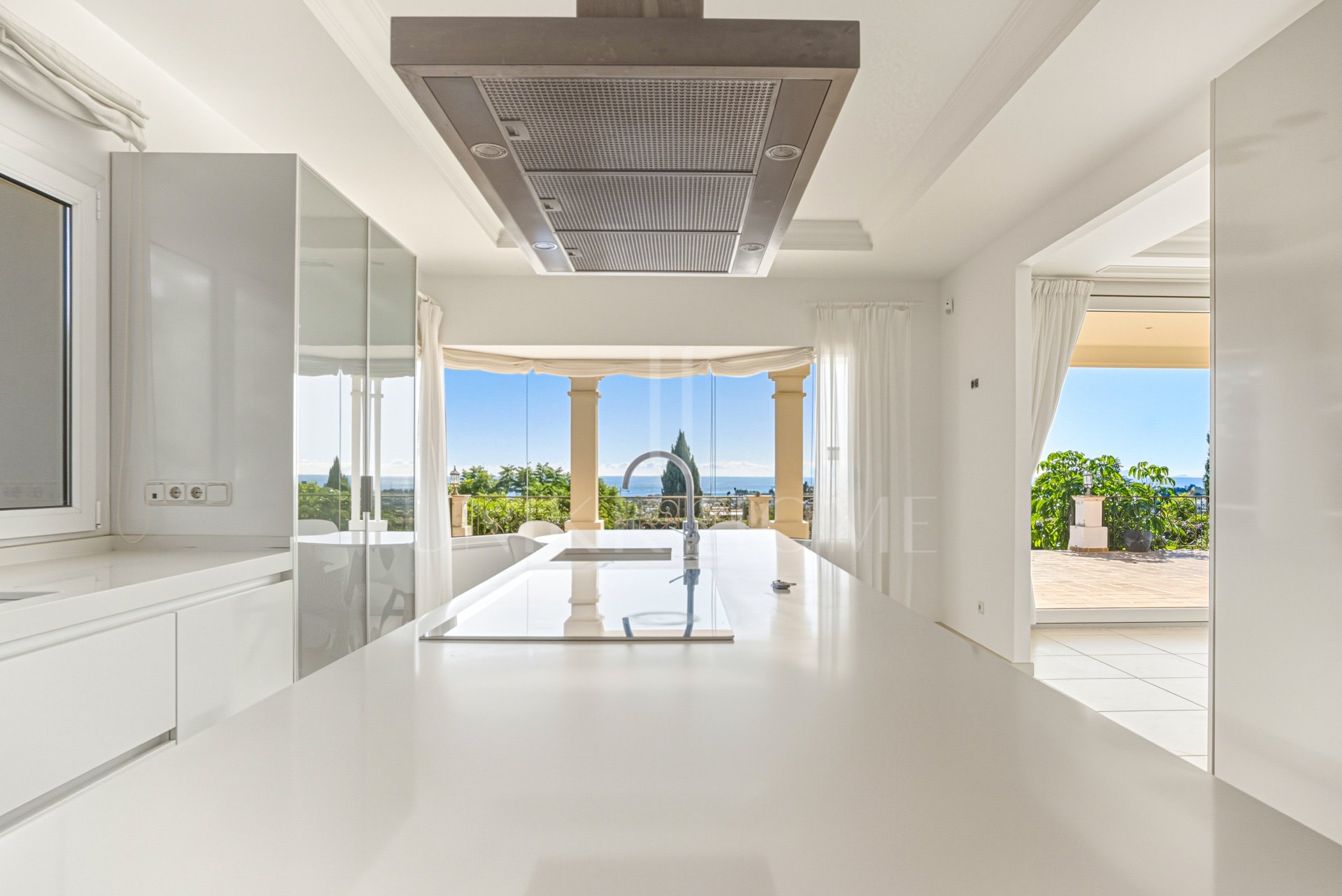 Exceptional eight bedroom, south-facing villa located in the prestigious gated community of Los Flamingos, Benahavis