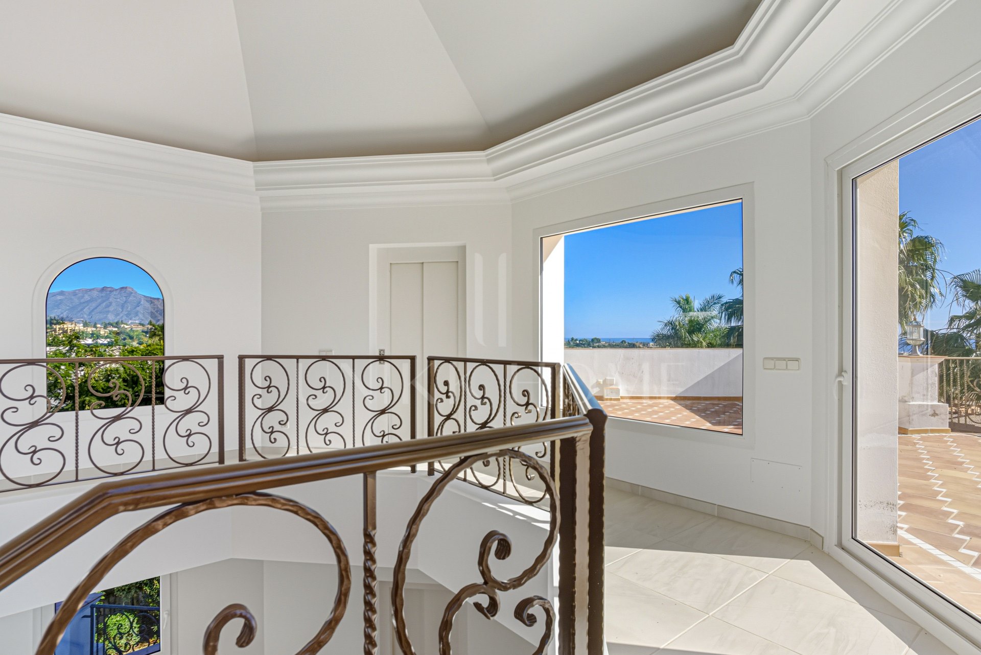 Exceptional eight bedroom, south-facing villa located in the prestigious gated community of Los Flamingos, Benahavis