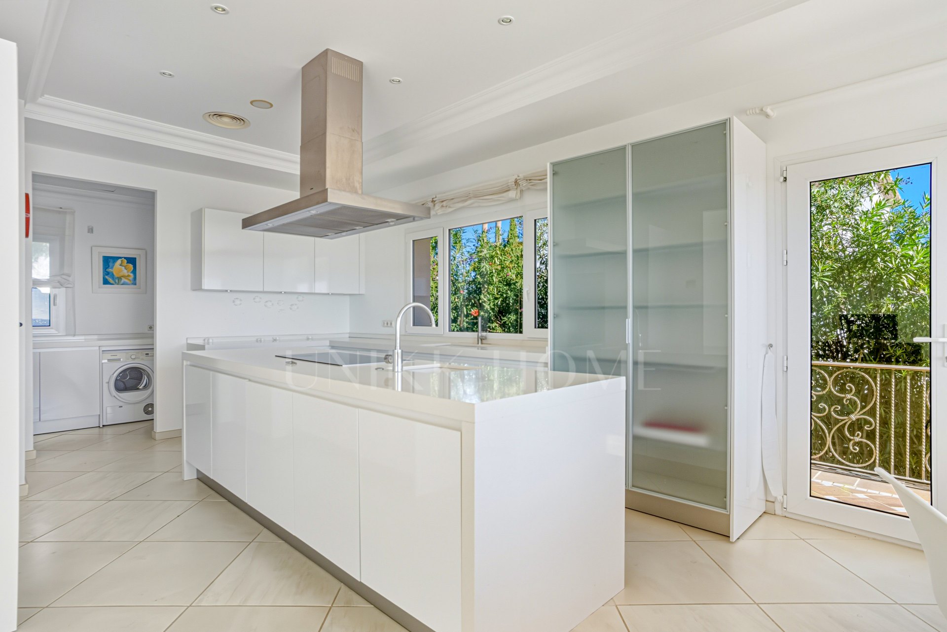 Exceptional eight bedroom, south-facing villa located in the prestigious gated community of Los Flamingos, Benahavis