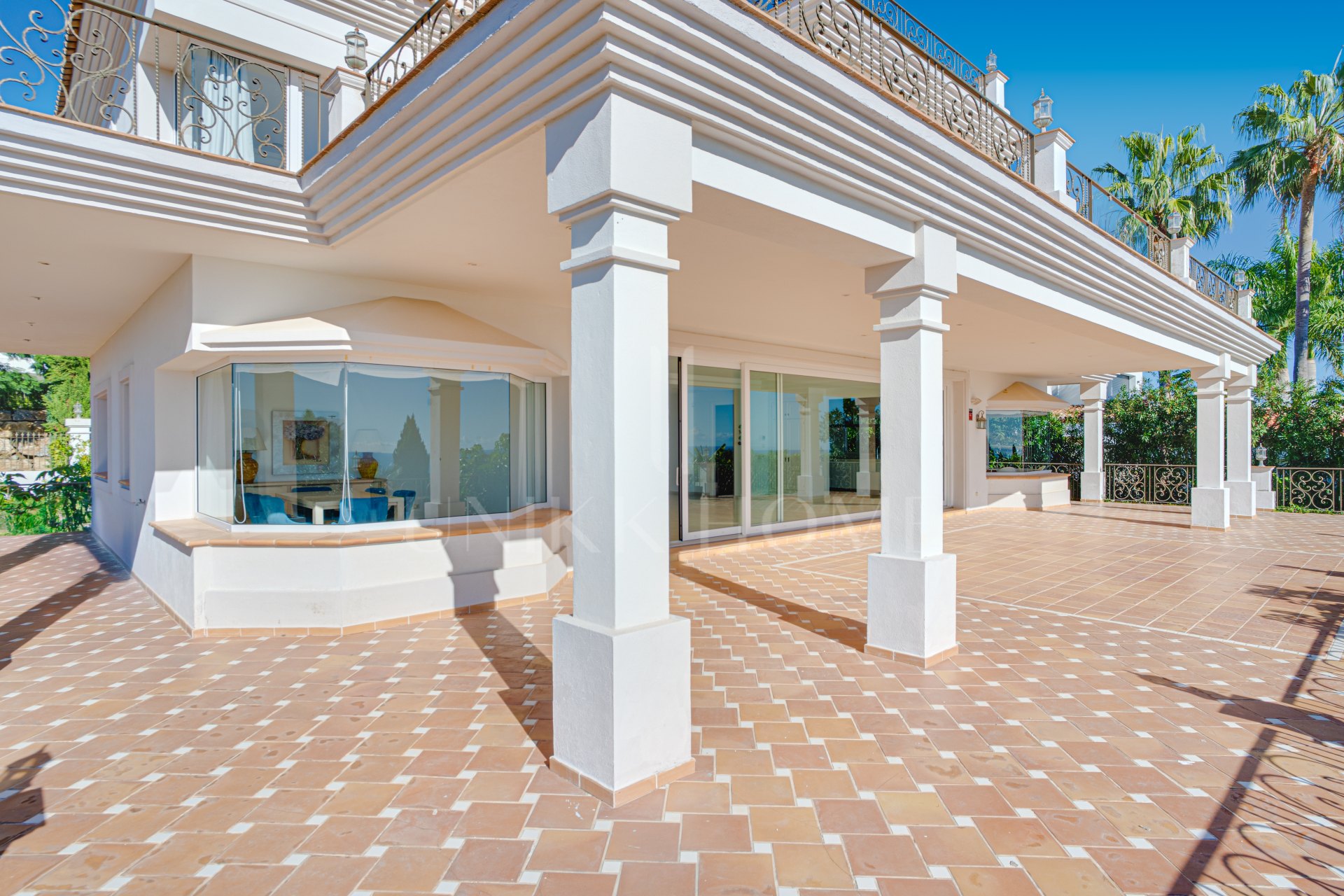 Exceptional eight bedroom, south-facing villa located in the prestigious gated community of Los Flamingos, Benahavis