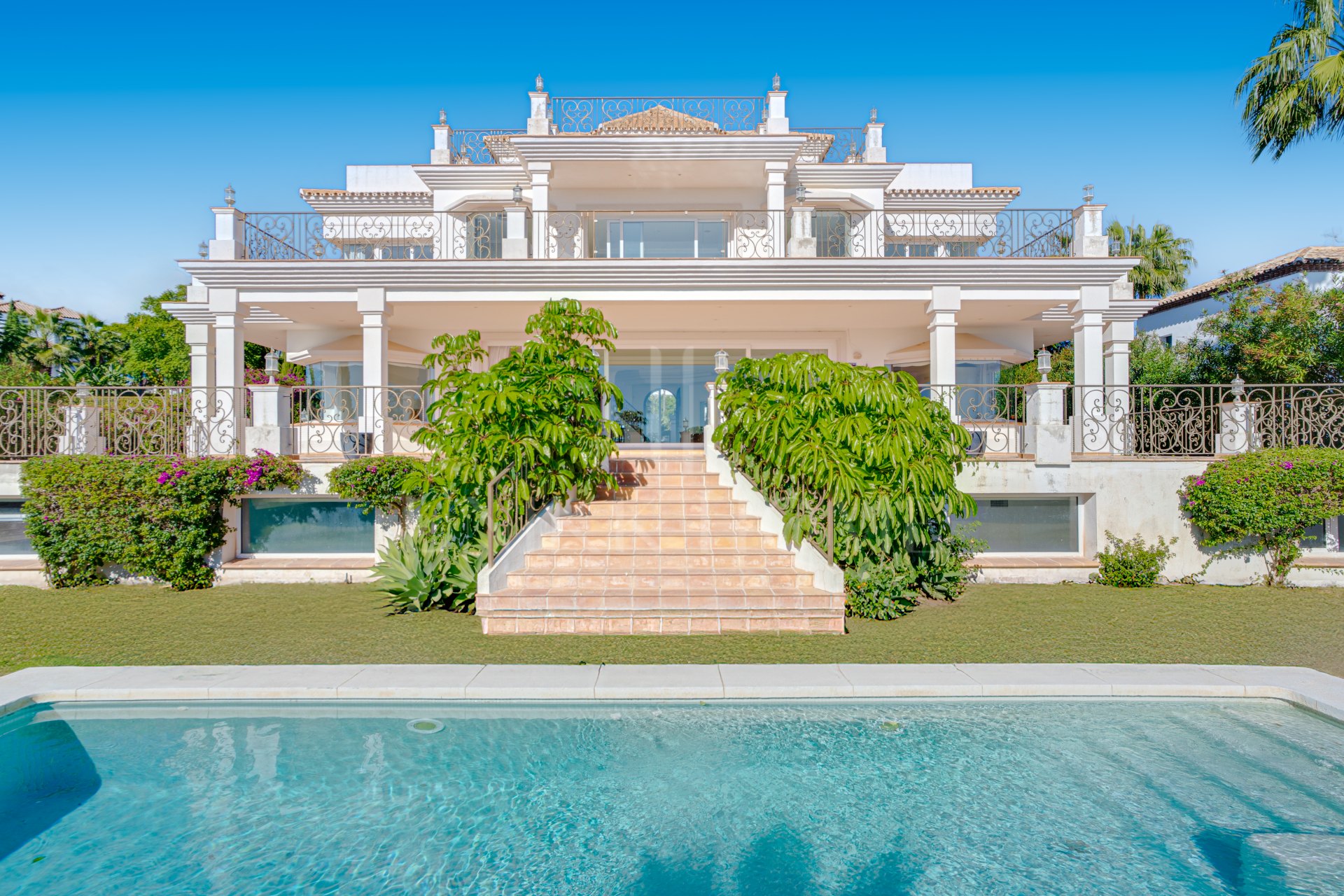 Exceptional eight bedroom, south-facing villa located in the prestigious gated community of Los Flamingos, Benahavis