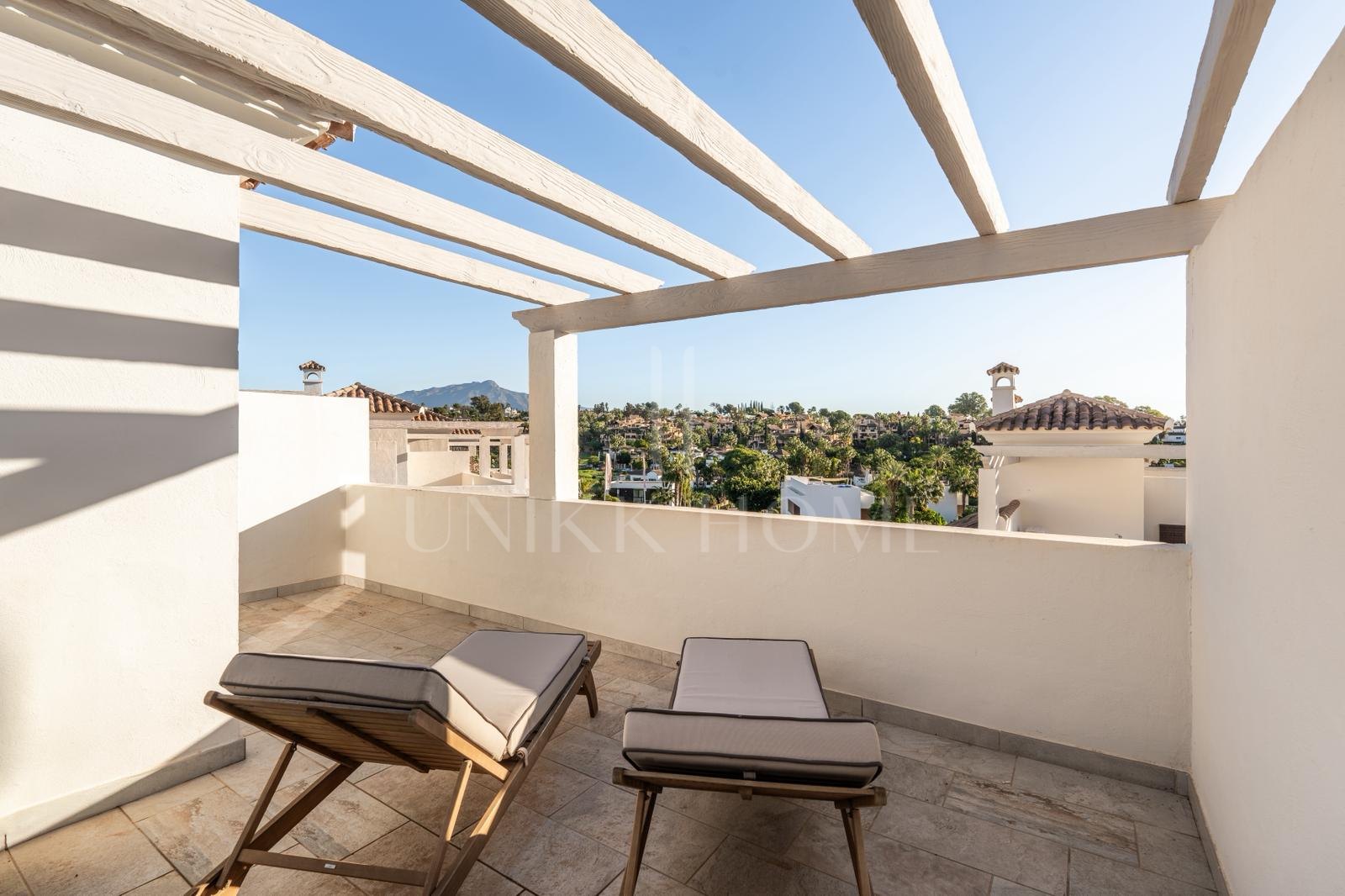 Wonderful three-bedroom townhouse located in the gated community of Agra Residencial, Estepona