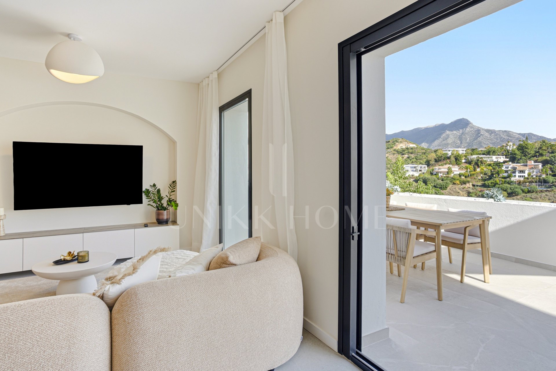 Impeccably refurbished, elevated south east facing ground-floor apartment located in the prestigious La Quinta Golf, Benahavis