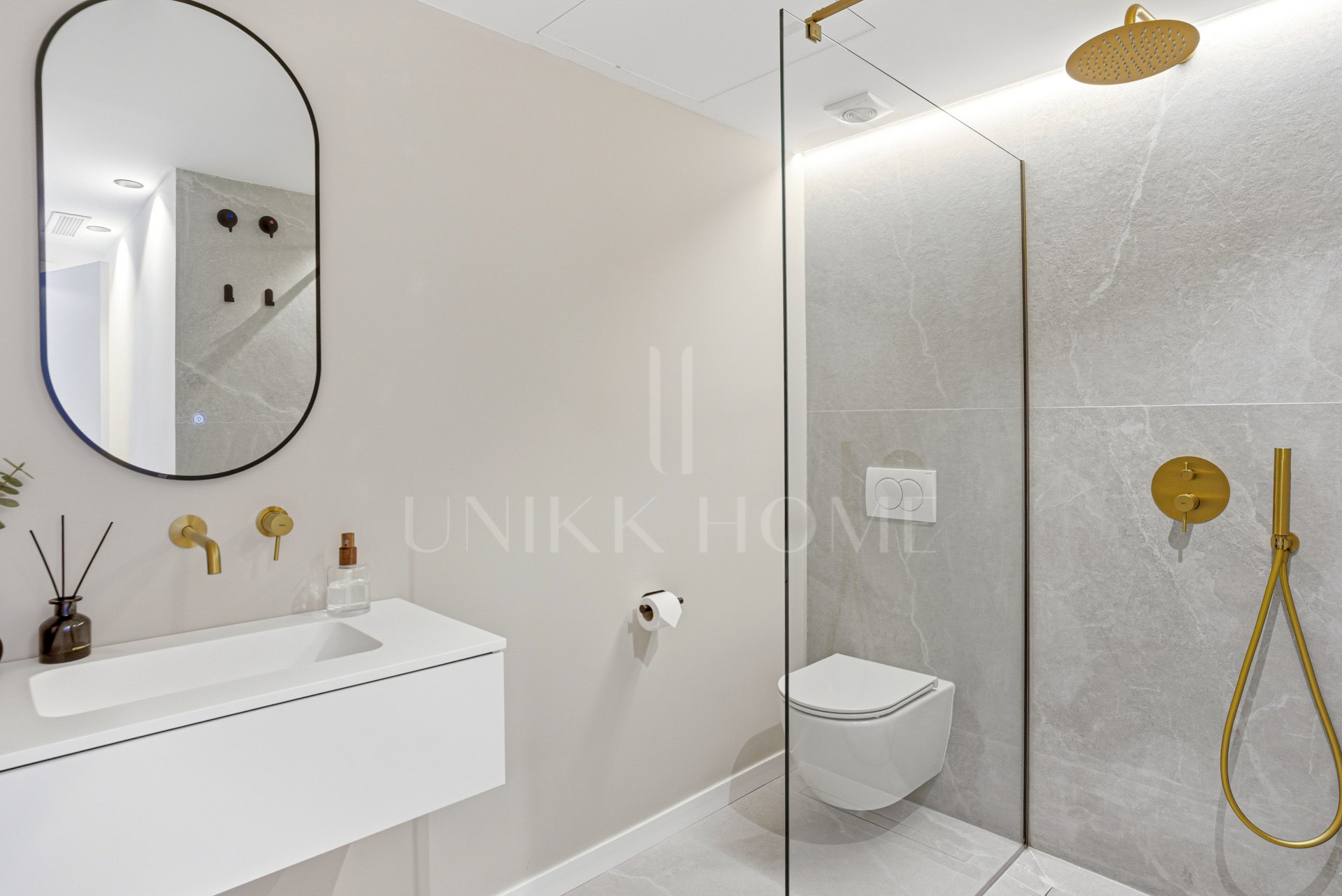 Impeccably refurbished, elevated south east facing ground-floor apartment located in the prestigious La Quinta Golf, Benahavis