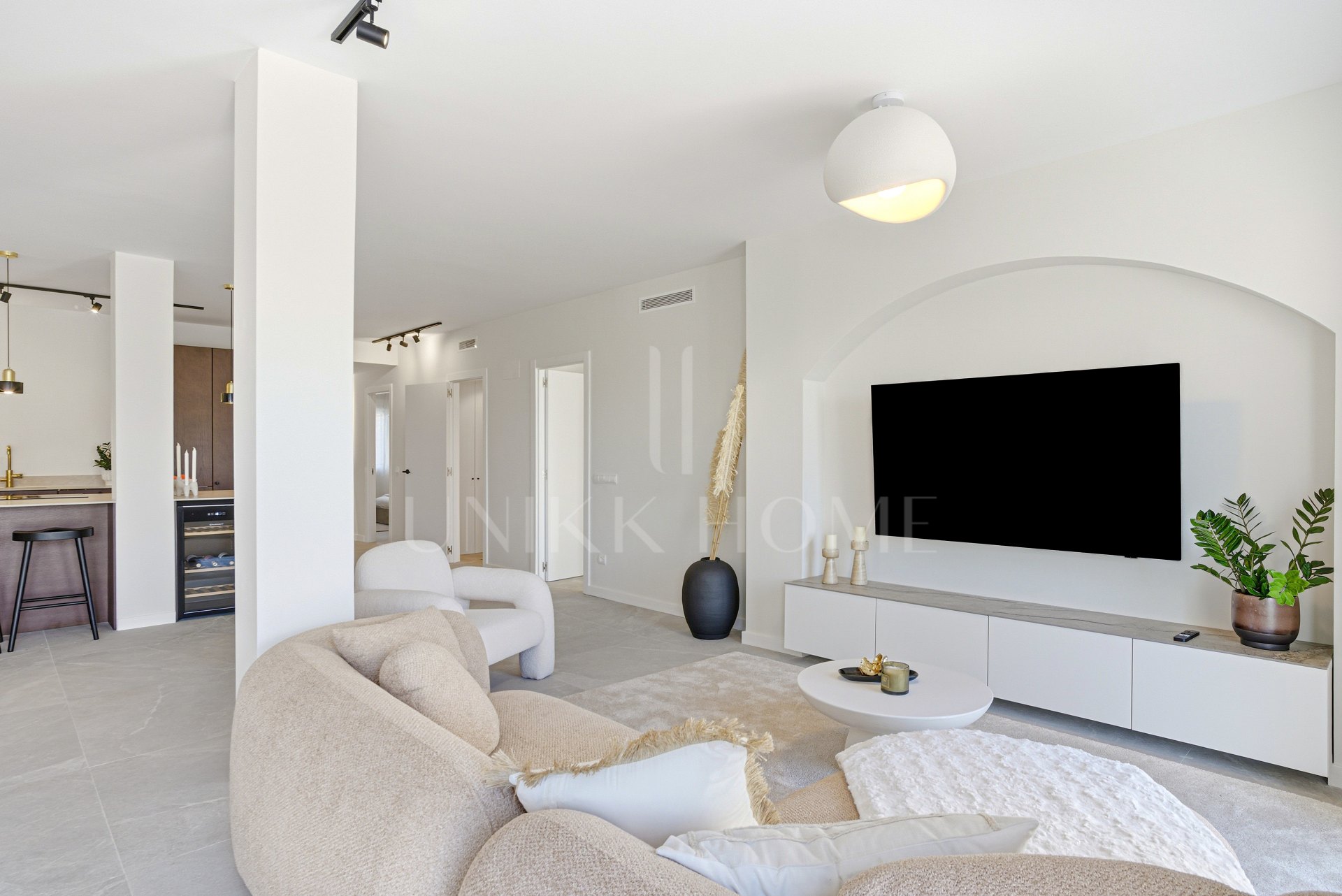 Impeccably refurbished, elevated south east facing ground-floor apartment located in the prestigious La Quinta Golf, Benahavis