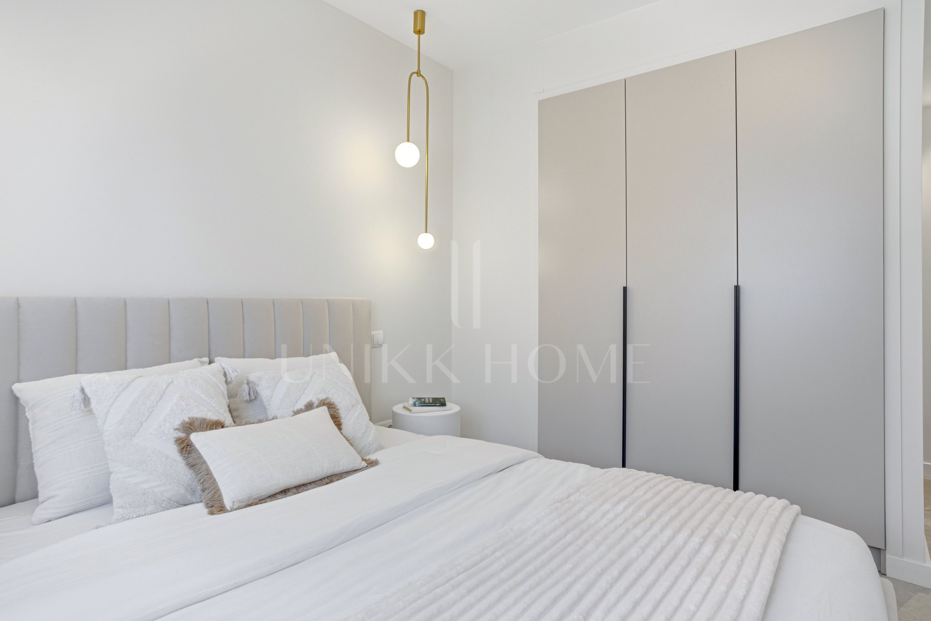 Impeccably refurbished, elevated south east facing ground-floor apartment located in the prestigious La Quinta Golf, Benahavis