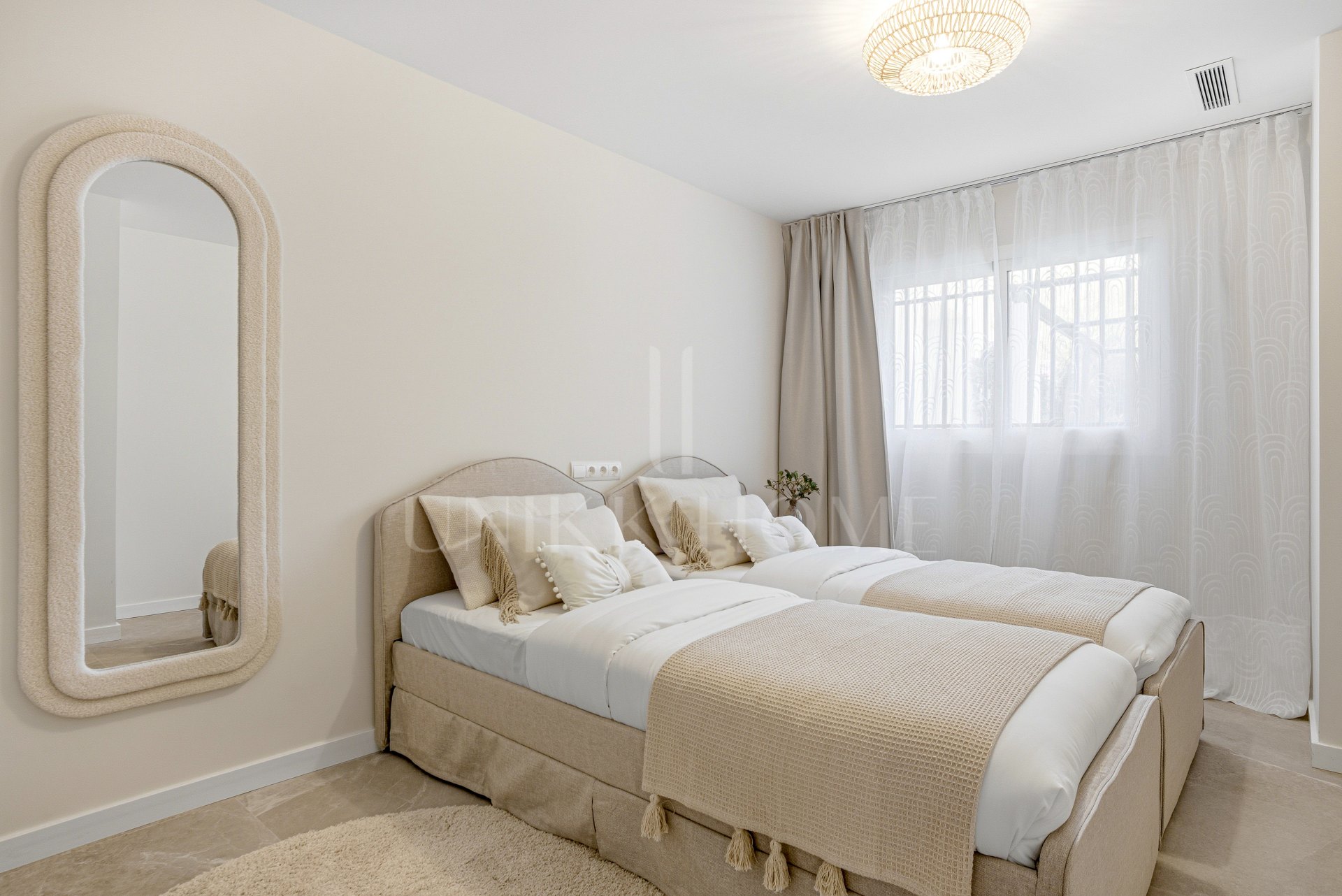 Impeccably refurbished, elevated south east facing ground-floor apartment located in the prestigious La Quinta Golf, Benahavis