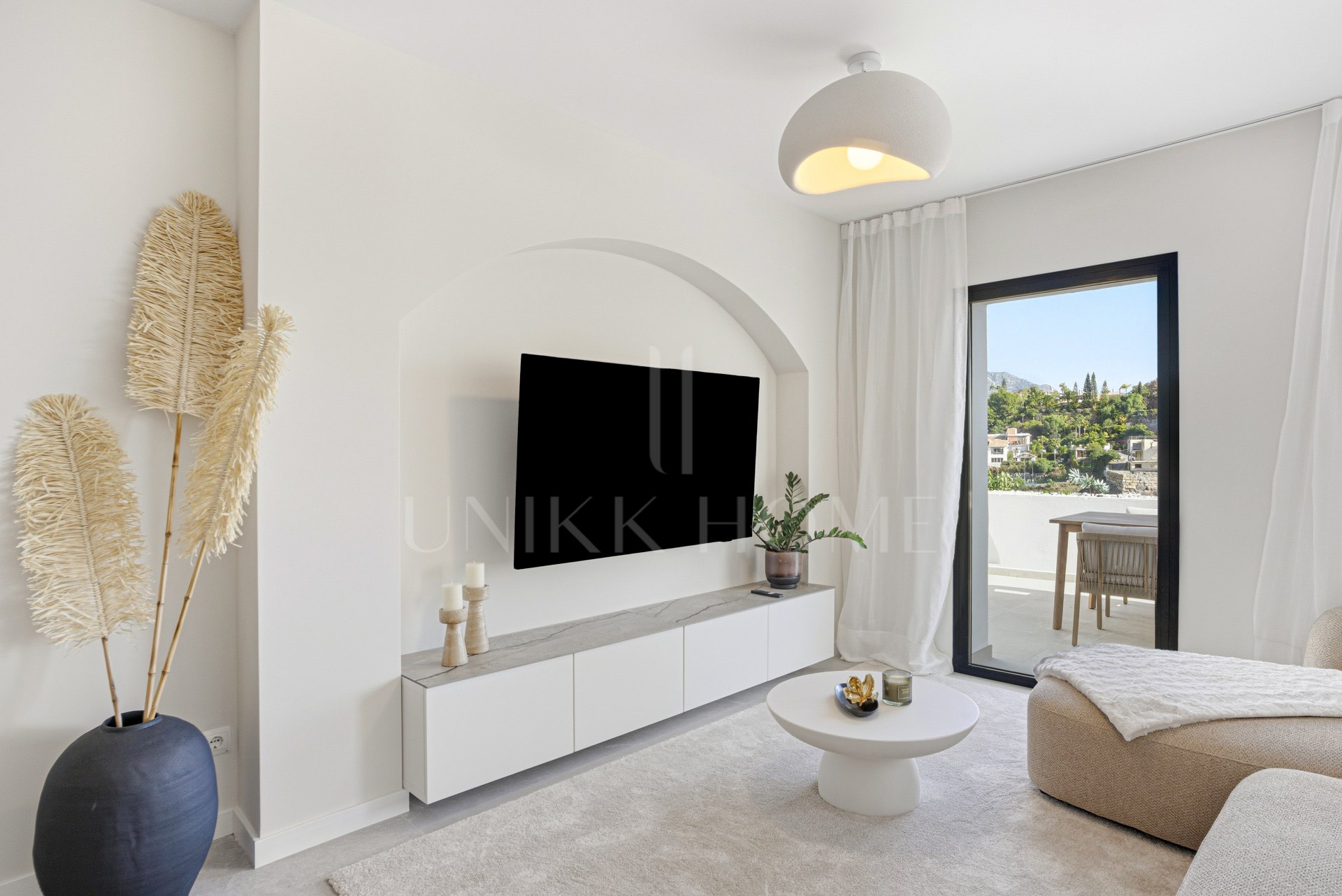 Impeccably refurbished, elevated south east facing ground-floor apartment located in the prestigious La Quinta Golf, Benahavis