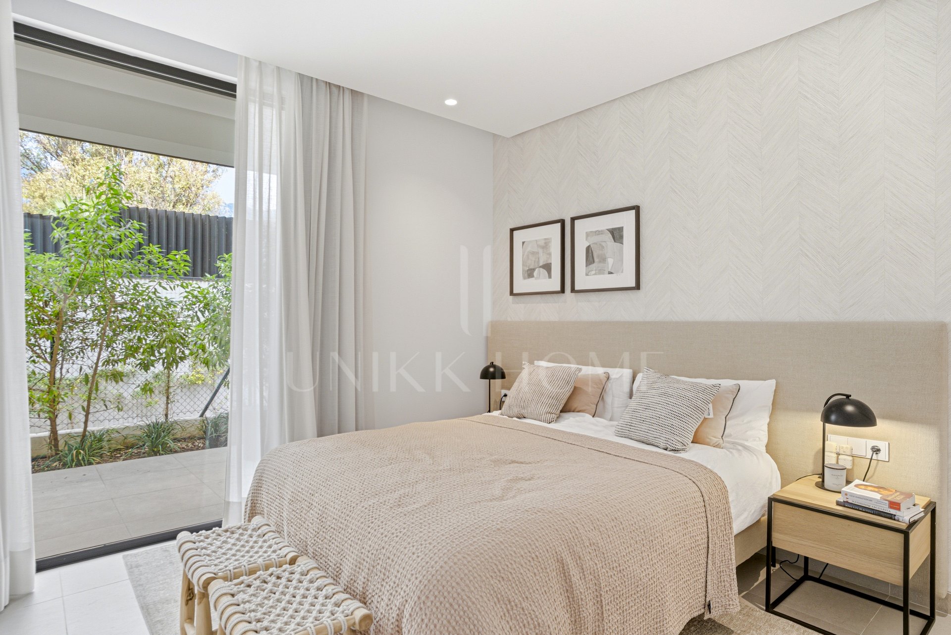 Newly built luxury, four bedroom, south facing villa located in an exclusive gated community on the edge of Marbella´s Golden Mile