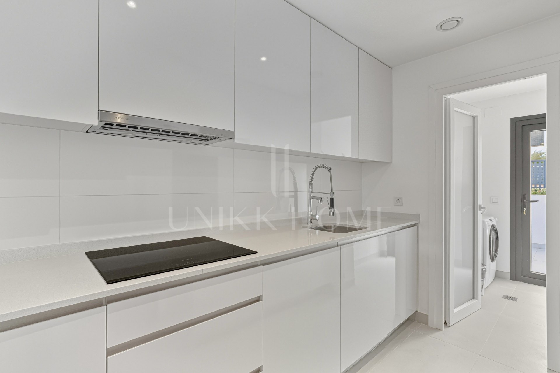 Apartamento de dos dormitorios situado en una popular comunidad cerrada, situado en Cancelada