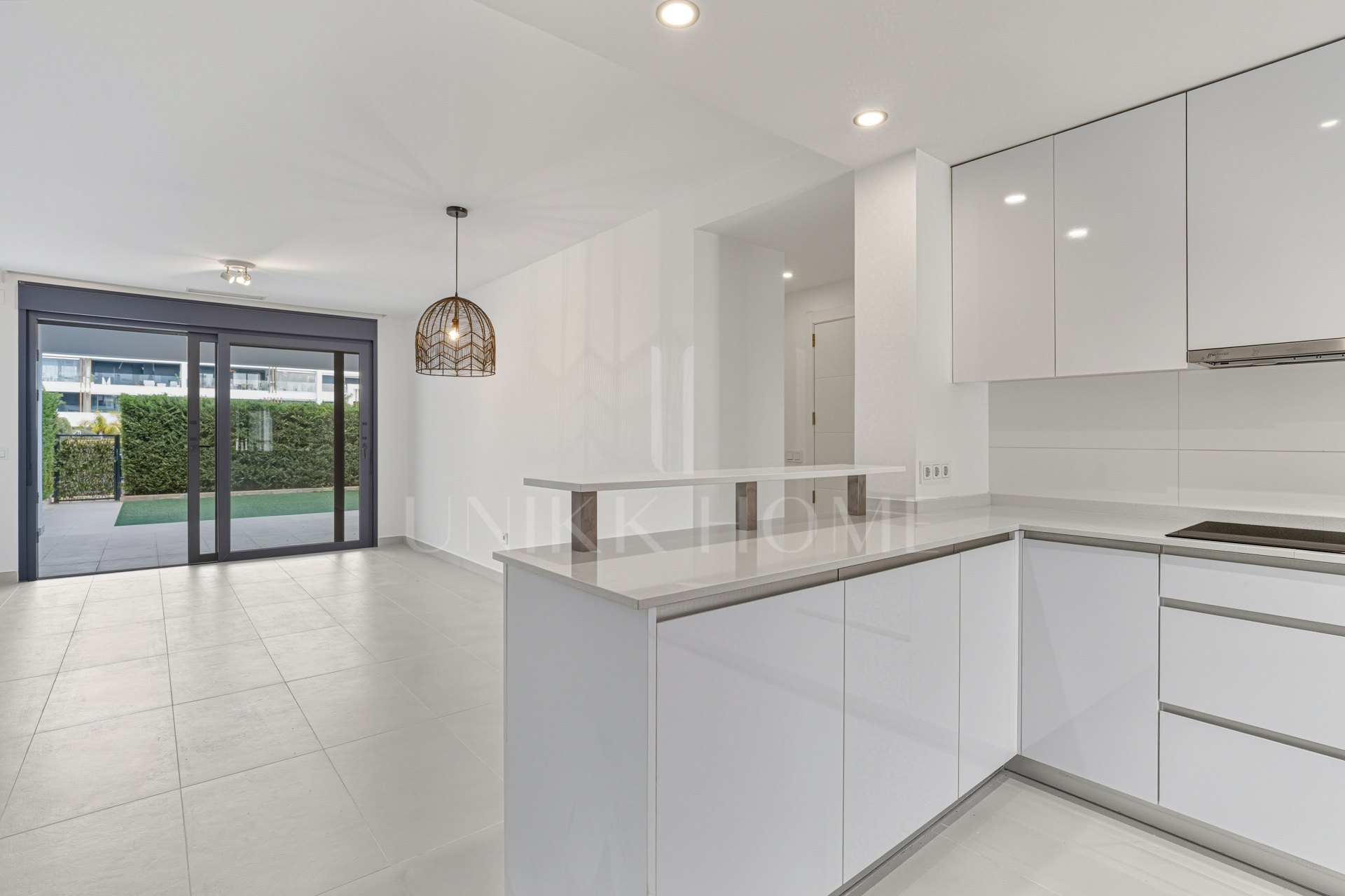 Apartamento de dos dormitorios situado en una popular comunidad cerrada, situado en Cancelada