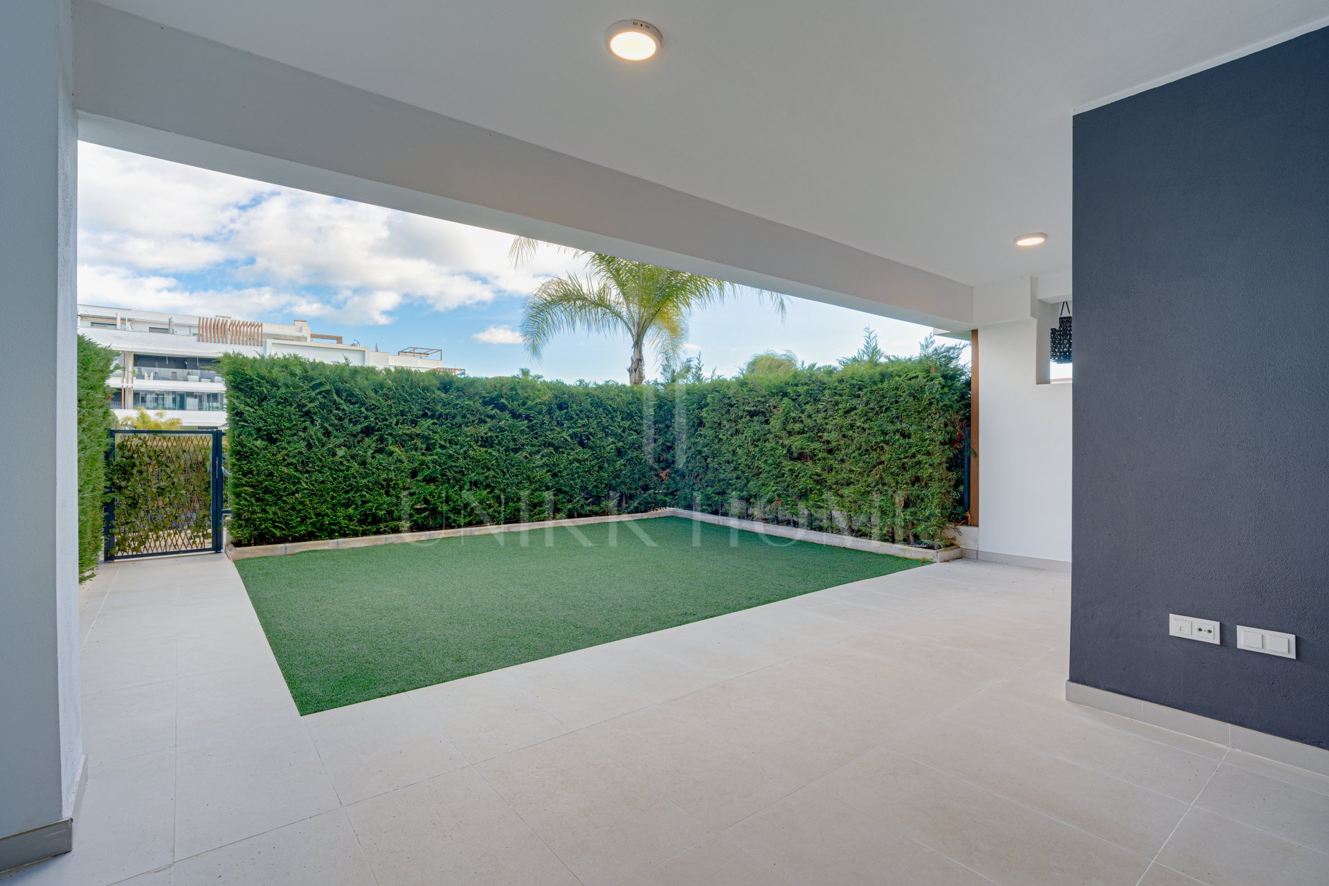 Apartamento de dos dormitorios situado en una popular comunidad cerrada, situado en Cancelada