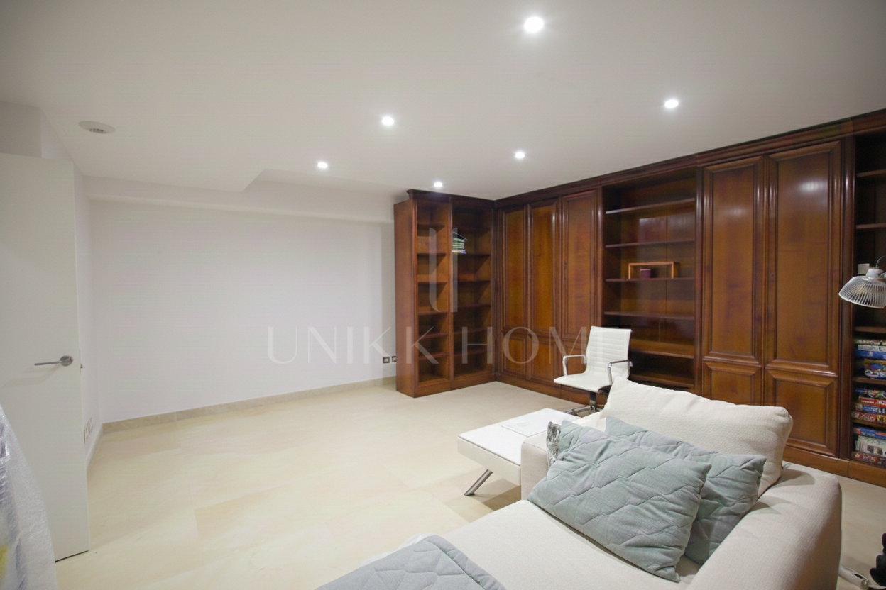 Excepcional casa adosada de cuatro dormitorios situada en una exclusiva comunidad cerrada en La Cala De Mijas