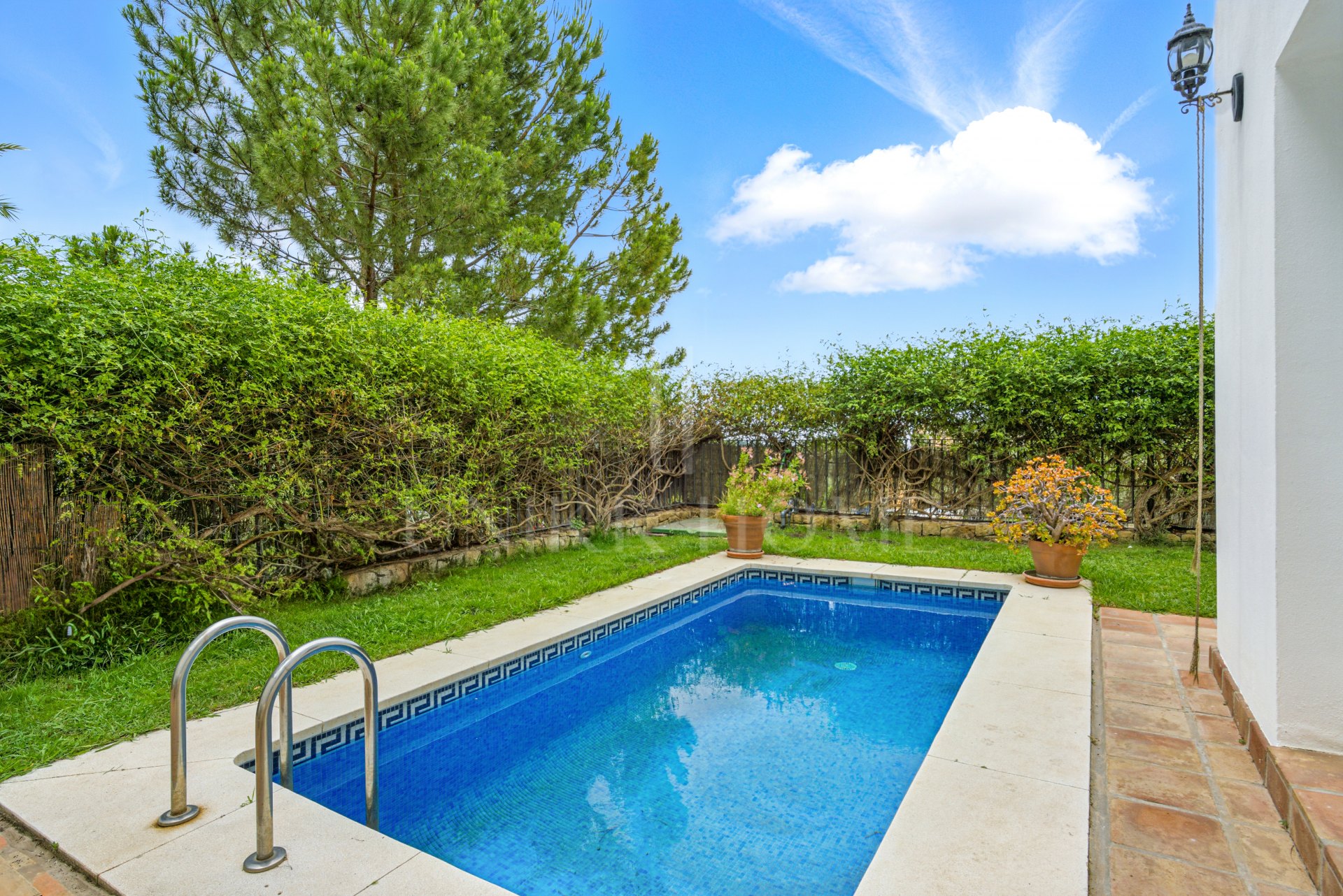 Beautiful, south west facing, two bedroom Villa located in the tranquil hills of the Sierra Blanca Country Club
