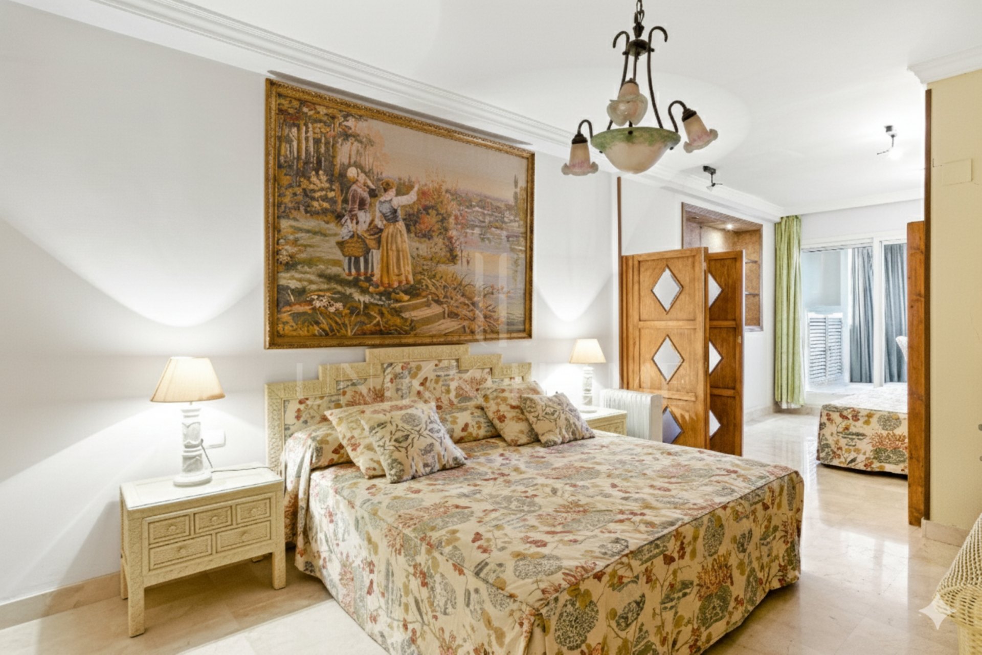 Exclusivo Apartamento de dos dormitorios con vistas al mar en La Herradura, Marbella