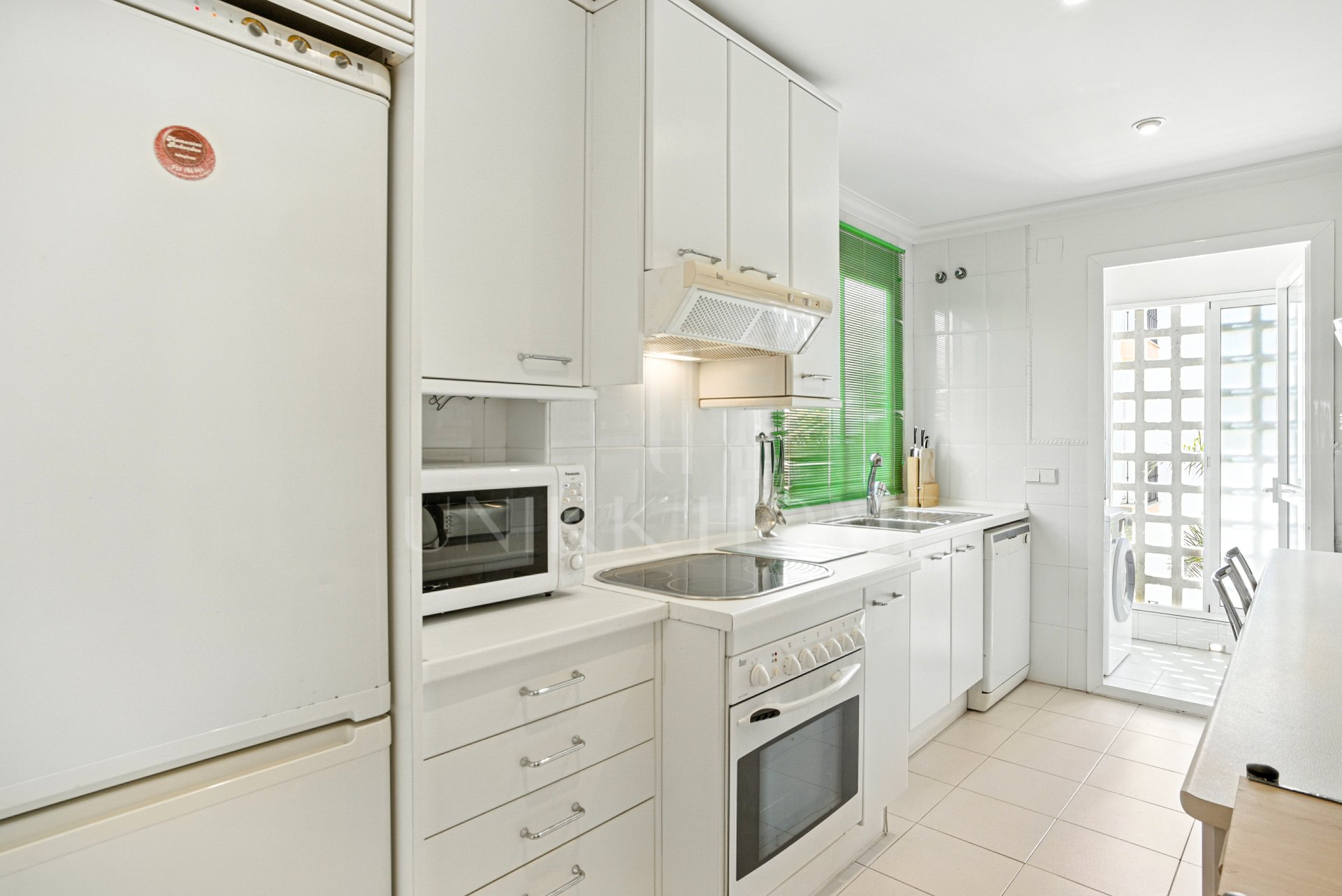 Exclusivo Apartamento de dos dormitorios con vistas al mar en La Herradura, Marbella